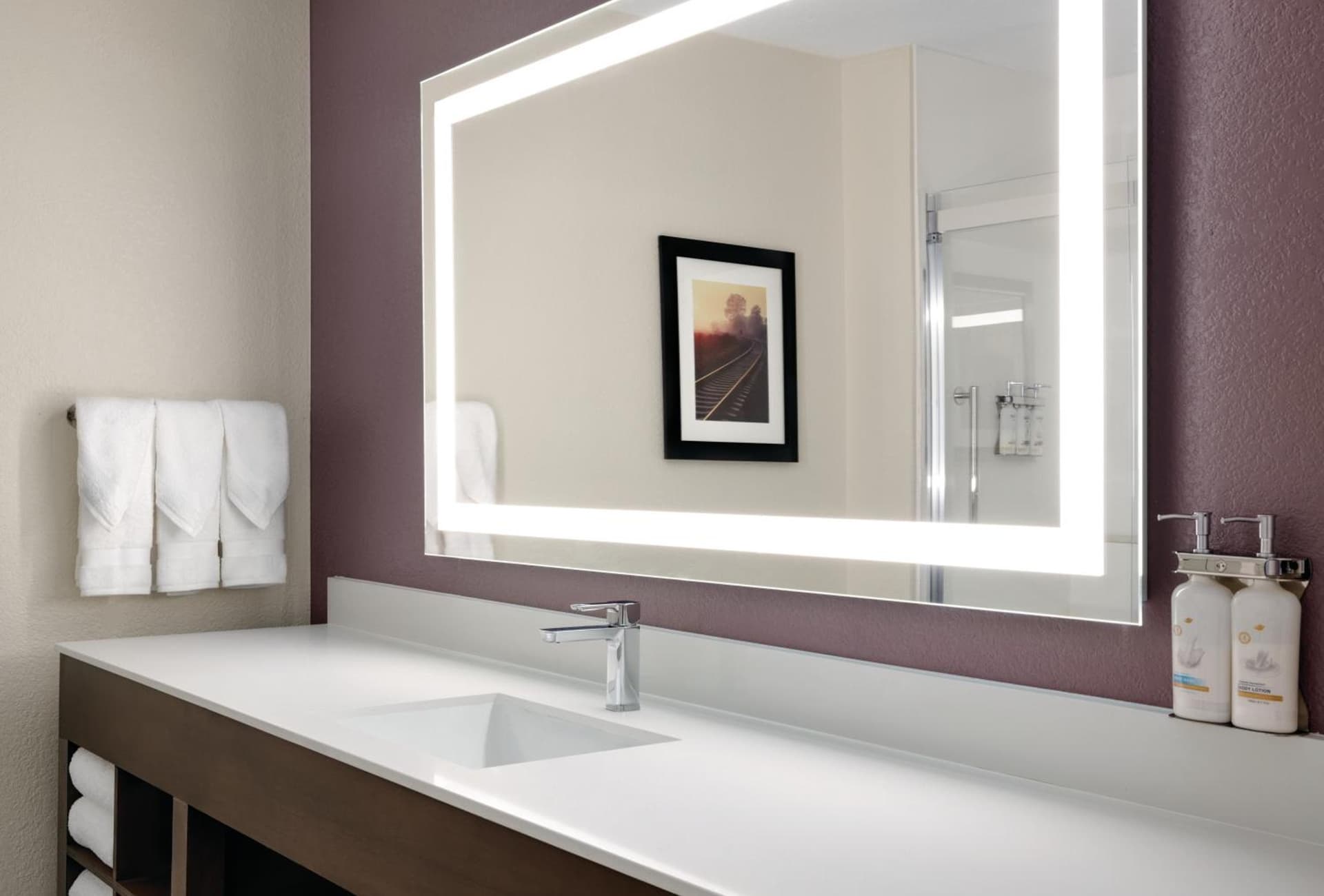 La Quinta Inn & Suites by Wyndham Springfield Airport Rte 66 gallery photo in Springfield, MO — image 27