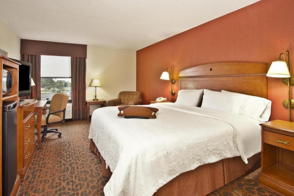 Hampton Inn Anderson interior in Anderson, IN — gallery photo 2