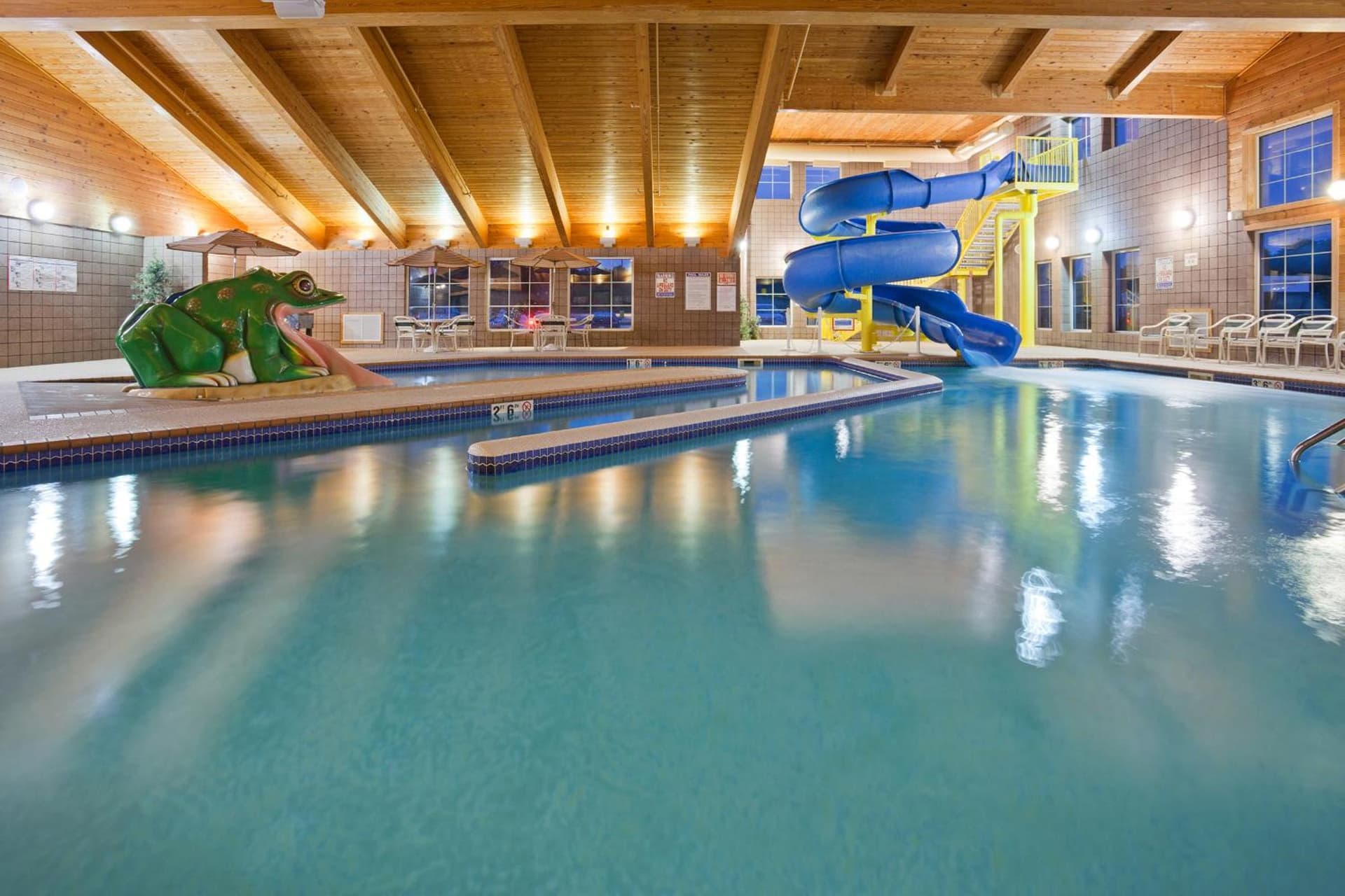 AmericInn by Wyndham Wetmore Munising interior in Wetmore — gallery photo 2
