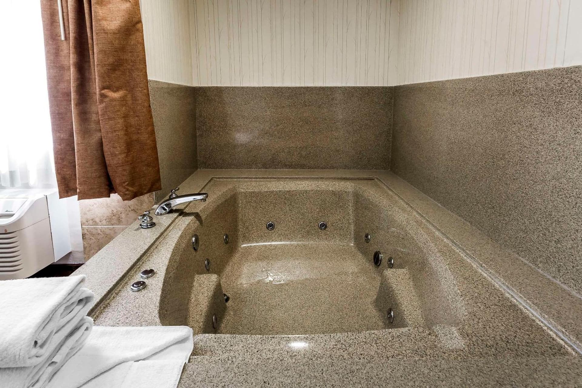 Quality Inn & Suites Los Angeles Airport - Stadium District gallery photo in Inglewood, CA — image 31