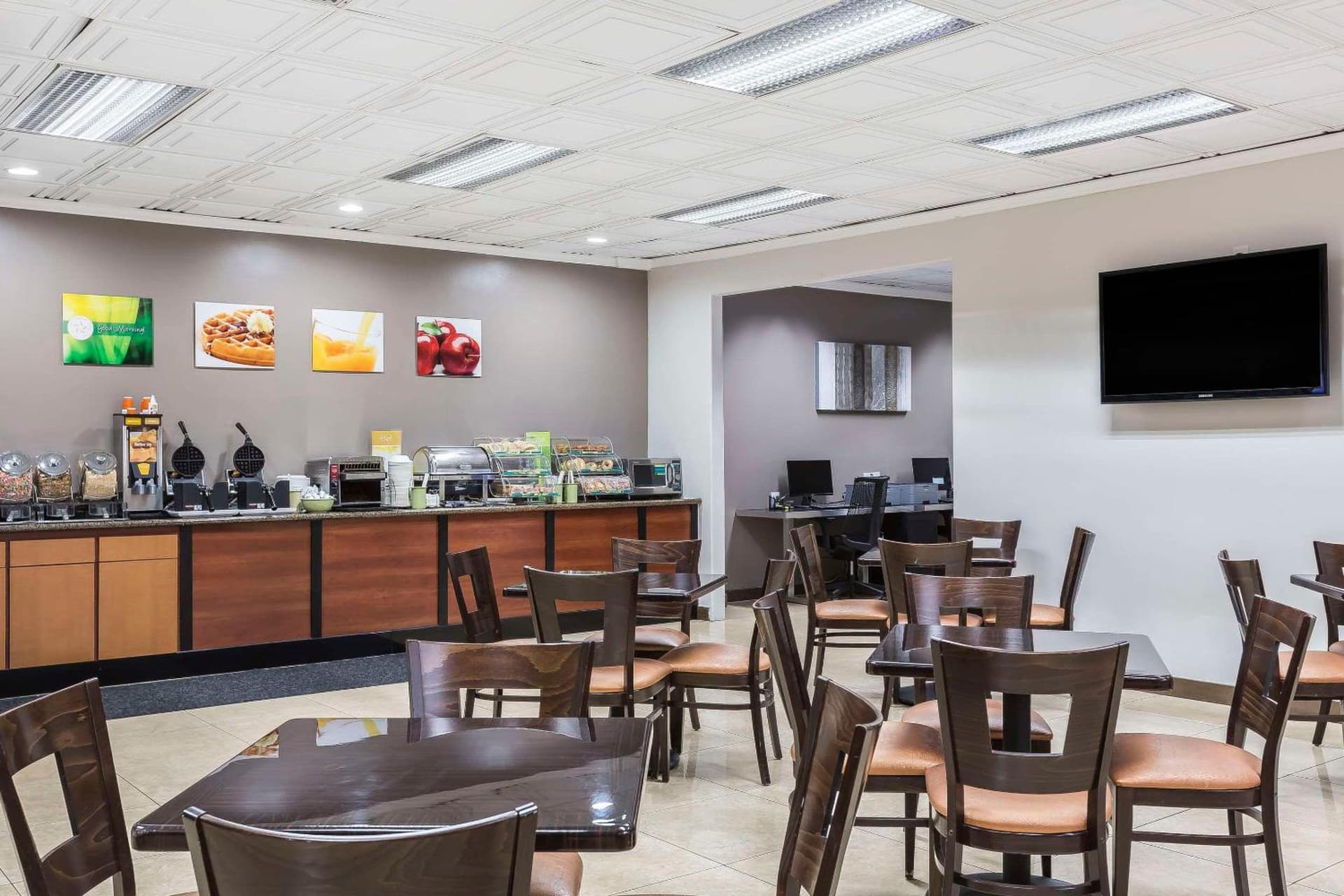 Quality Inn & Suites Los Angeles Airport - Stadium District gallery photo in Inglewood, CA — image 12