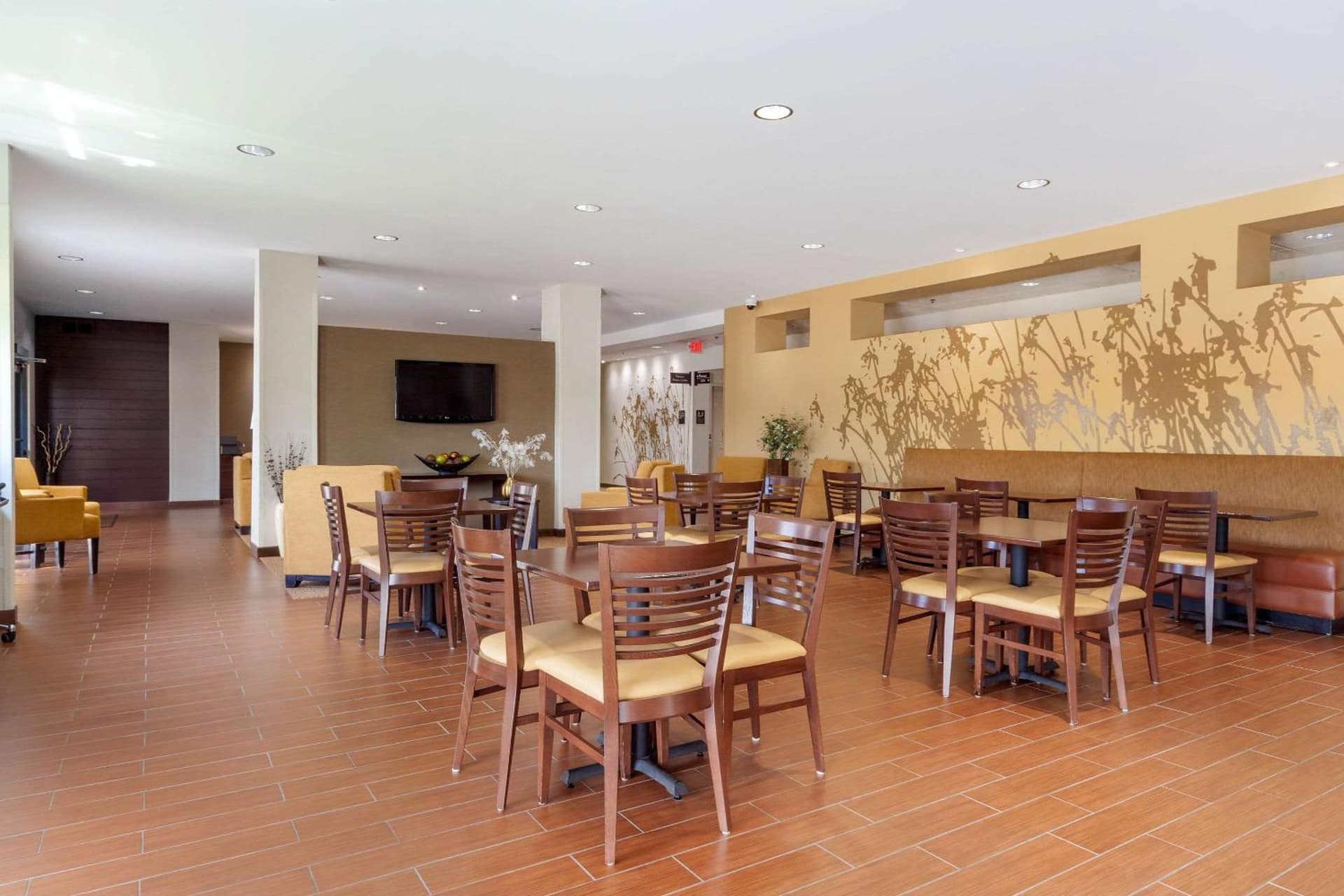Sleep Inn & Suites Bismarck I-94 interior in Bismarck, ND — gallery photo 2