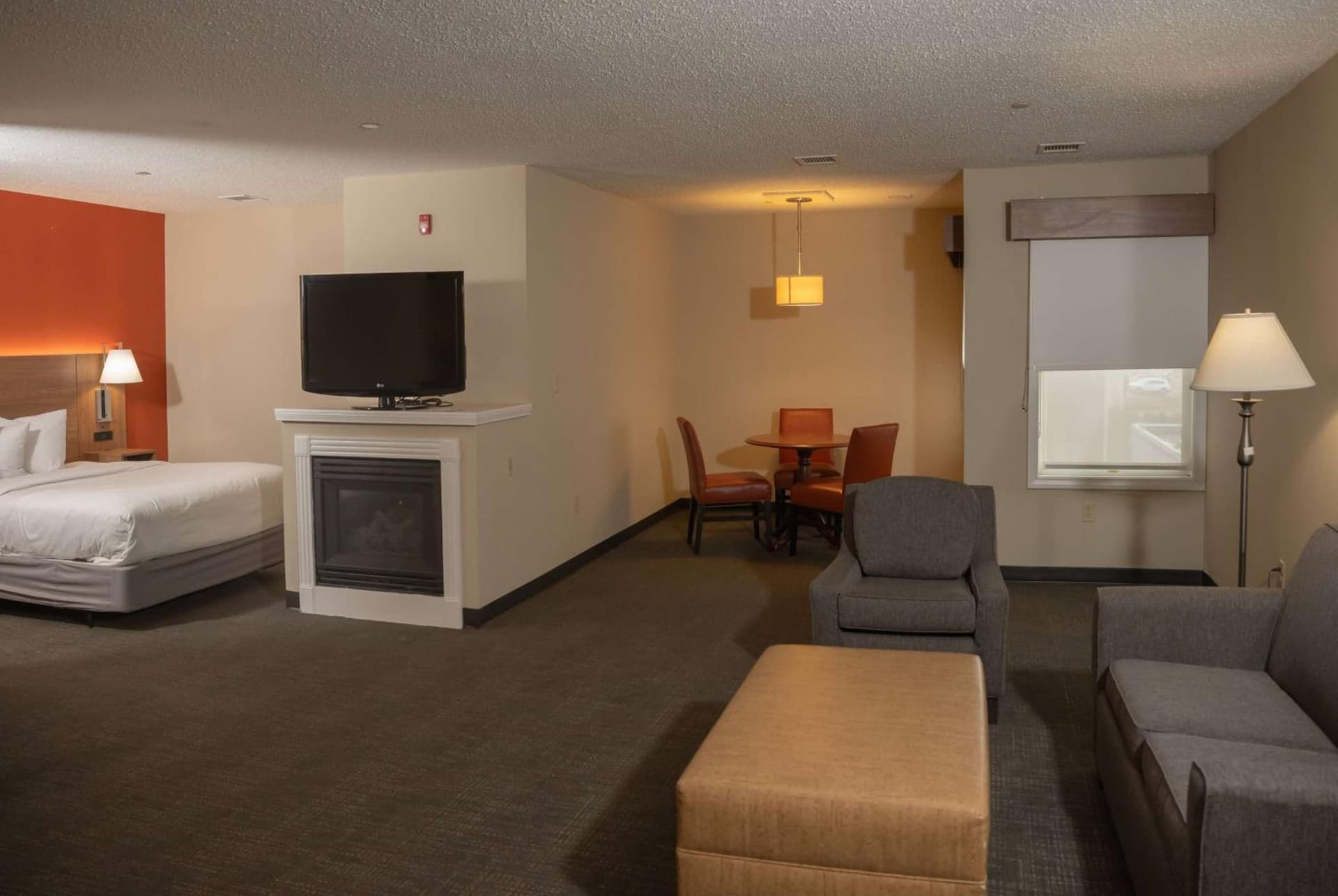 Hawthorn Suites by Wyndham Erie interior in Erie, PA — gallery photo 2