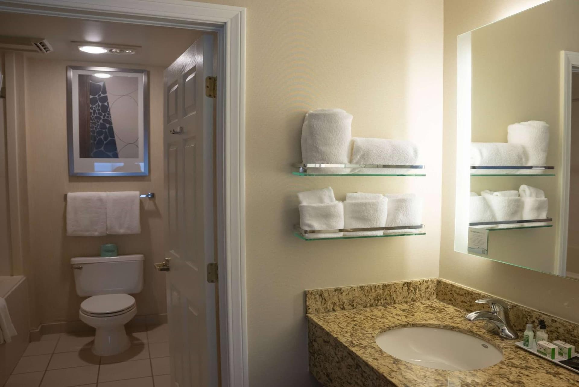 Hawthorn Suites by Wyndham Erie gallery photo in Erie, PA — image 18