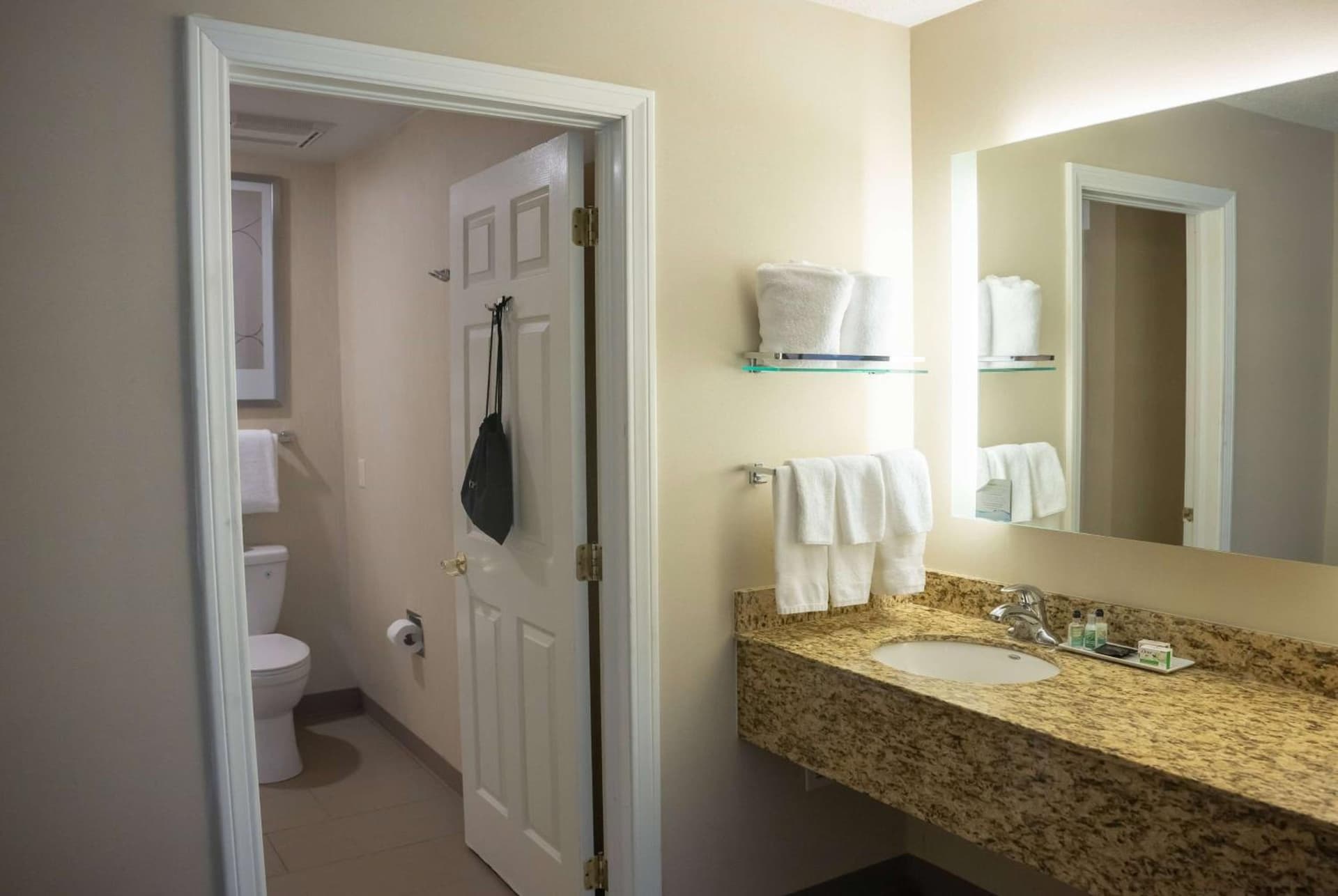 Hawthorn Suites by Wyndham Erie gallery photo in Erie, PA — image 13
