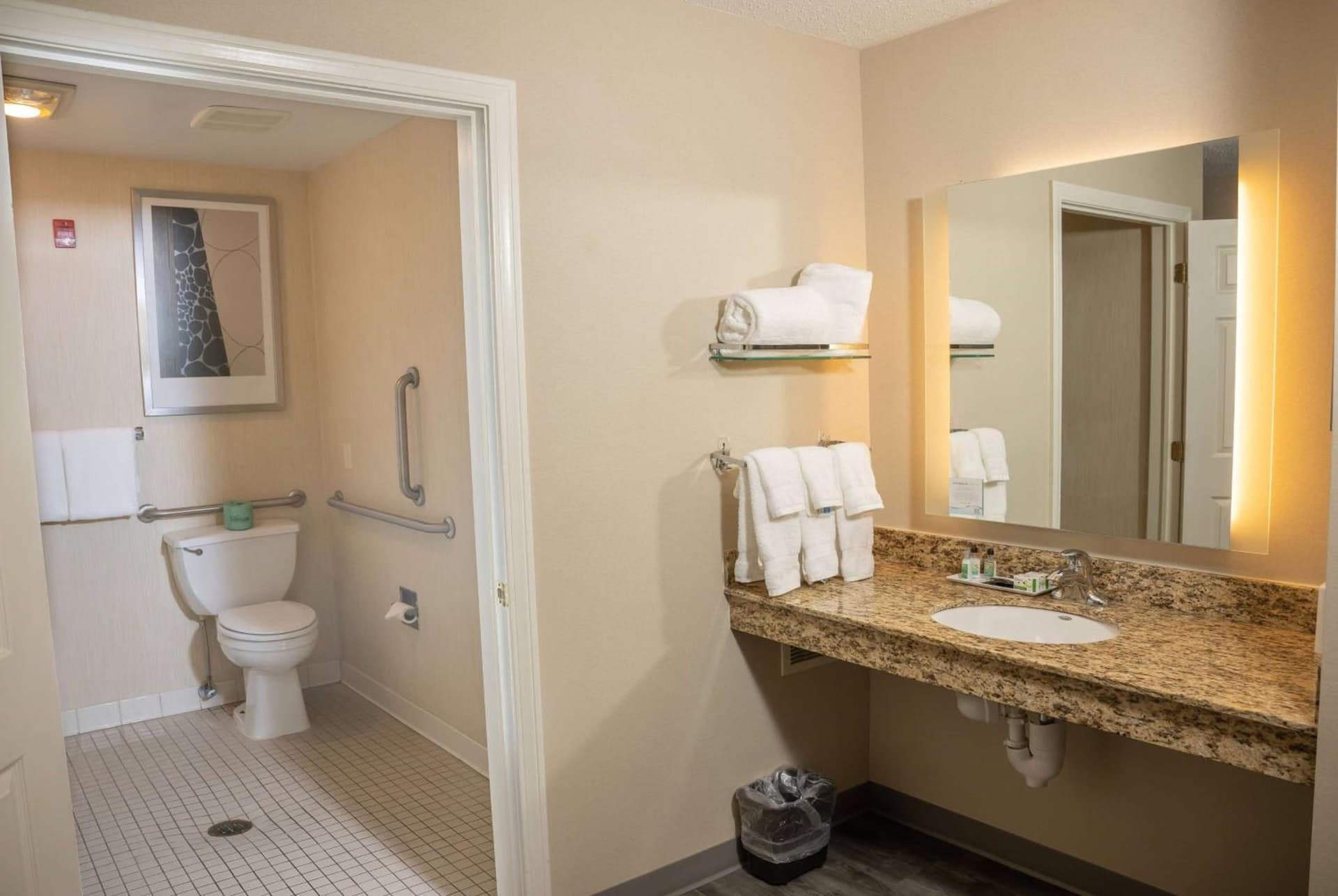 Hawthorn Suites by Wyndham Erie gallery photo in Erie, PA — image 55