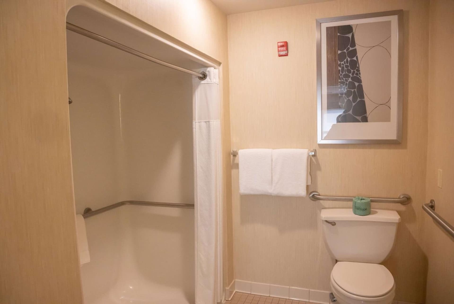Hawthorn Suites by Wyndham Erie gallery photo in Erie, PA — image 11