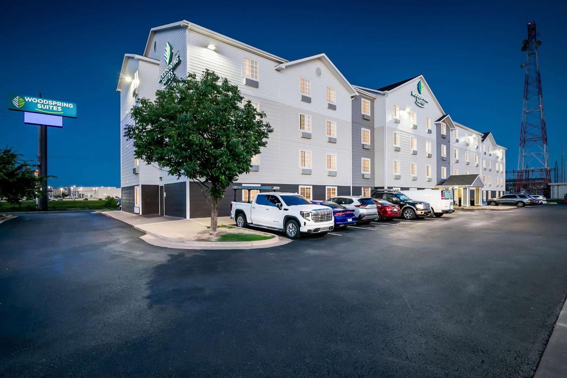 WoodSpring Suites Tulsa interior in Tulsa, OK — gallery photo 2