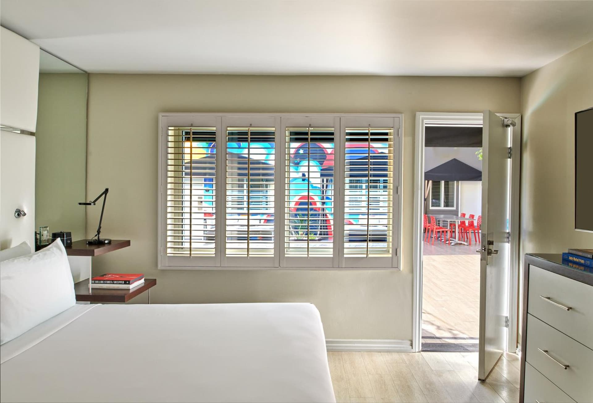 Hotel Ziggy On Sunset property views in Los Angeles, CA — gallery photo 3