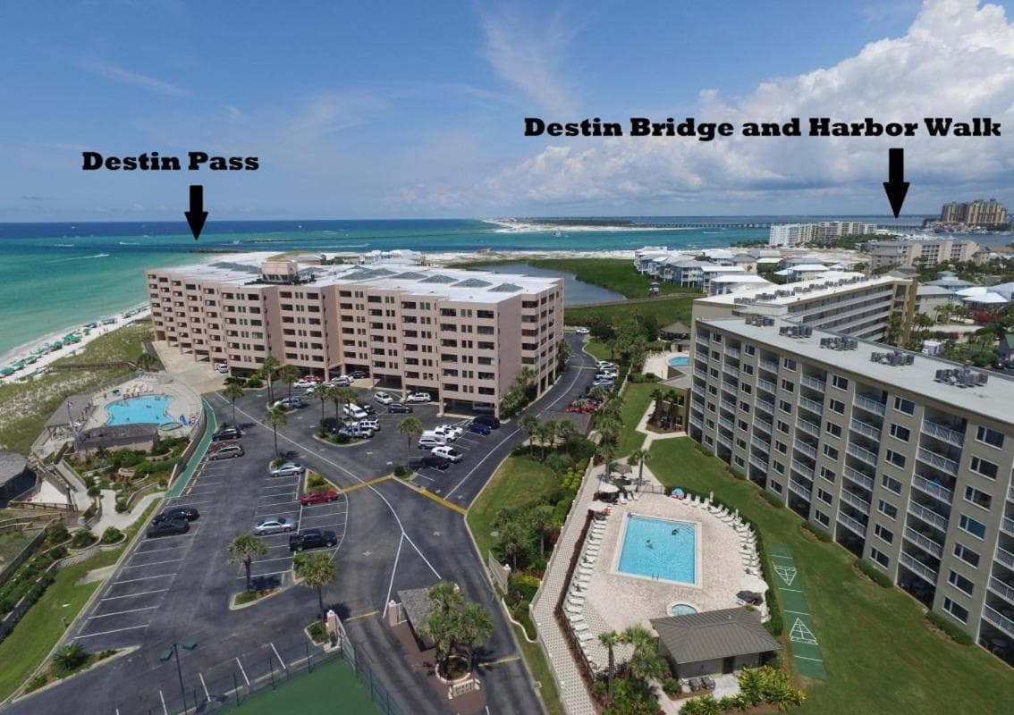 Emerald Oasis, Emerald Oasis- Gulf Front, Great for Families and Close to Destin Harbor! featured exterior or lobby in Destin, FL — similar hotel
