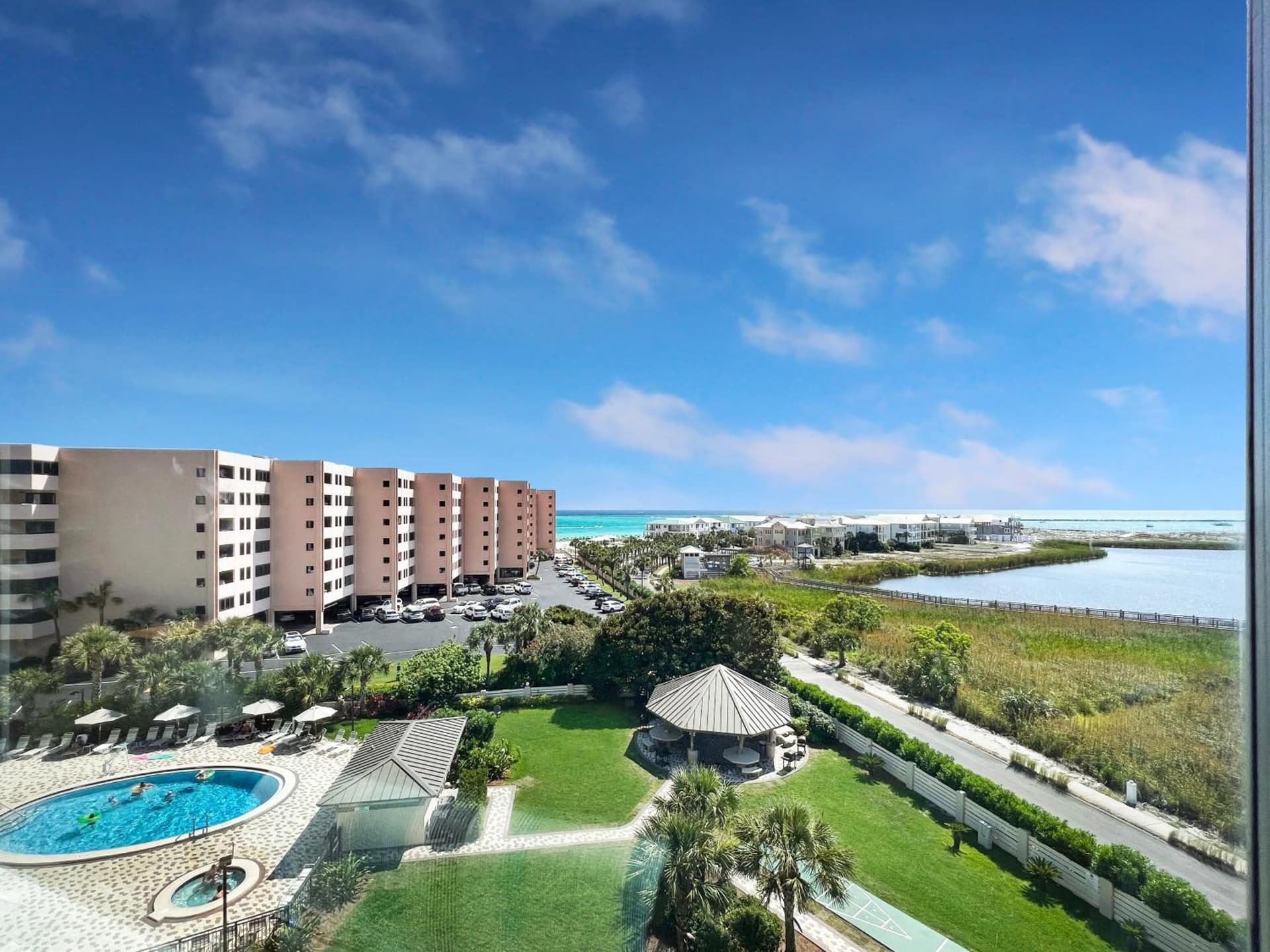 Emerald Oasis, Emerald Oasis- Gulf Front, Great for Families and Close to Destin Harbor! interior in Destin, FL — gallery photo 2