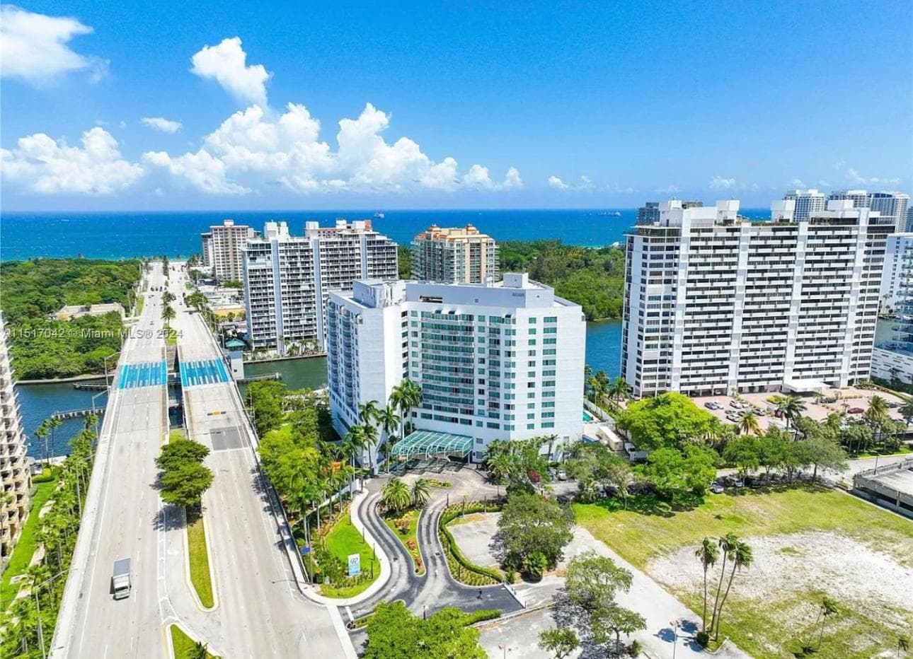 GalleryOne Doubletree Hilton GC Turtle Cove featured exterior or lobby in Fort Lauderdale, FL — similar hotel