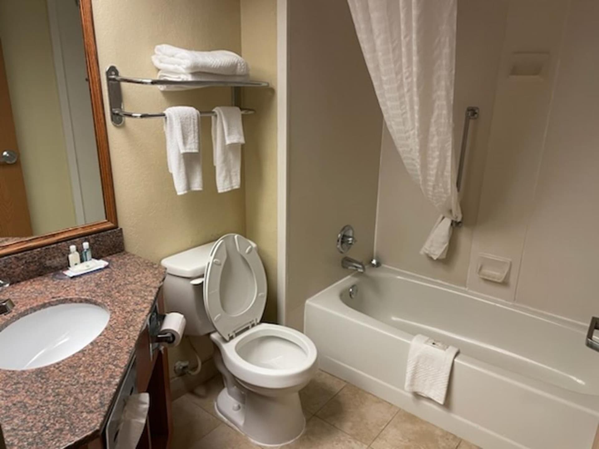 Quality Inn & Suites gallery photo in Saginaw, MI — image 39