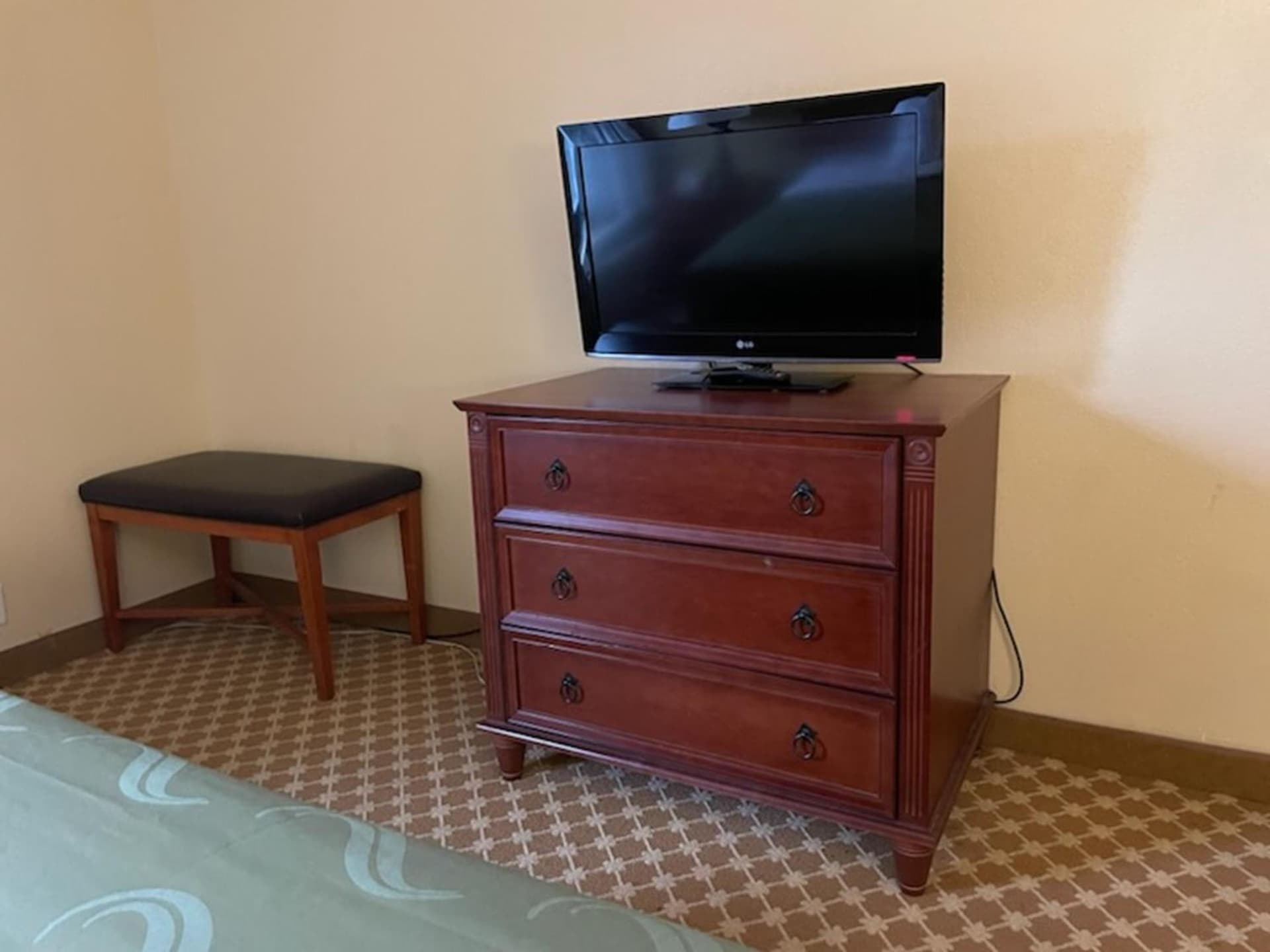 Quality Inn & Suites property views in Saginaw, MI — gallery photo 3