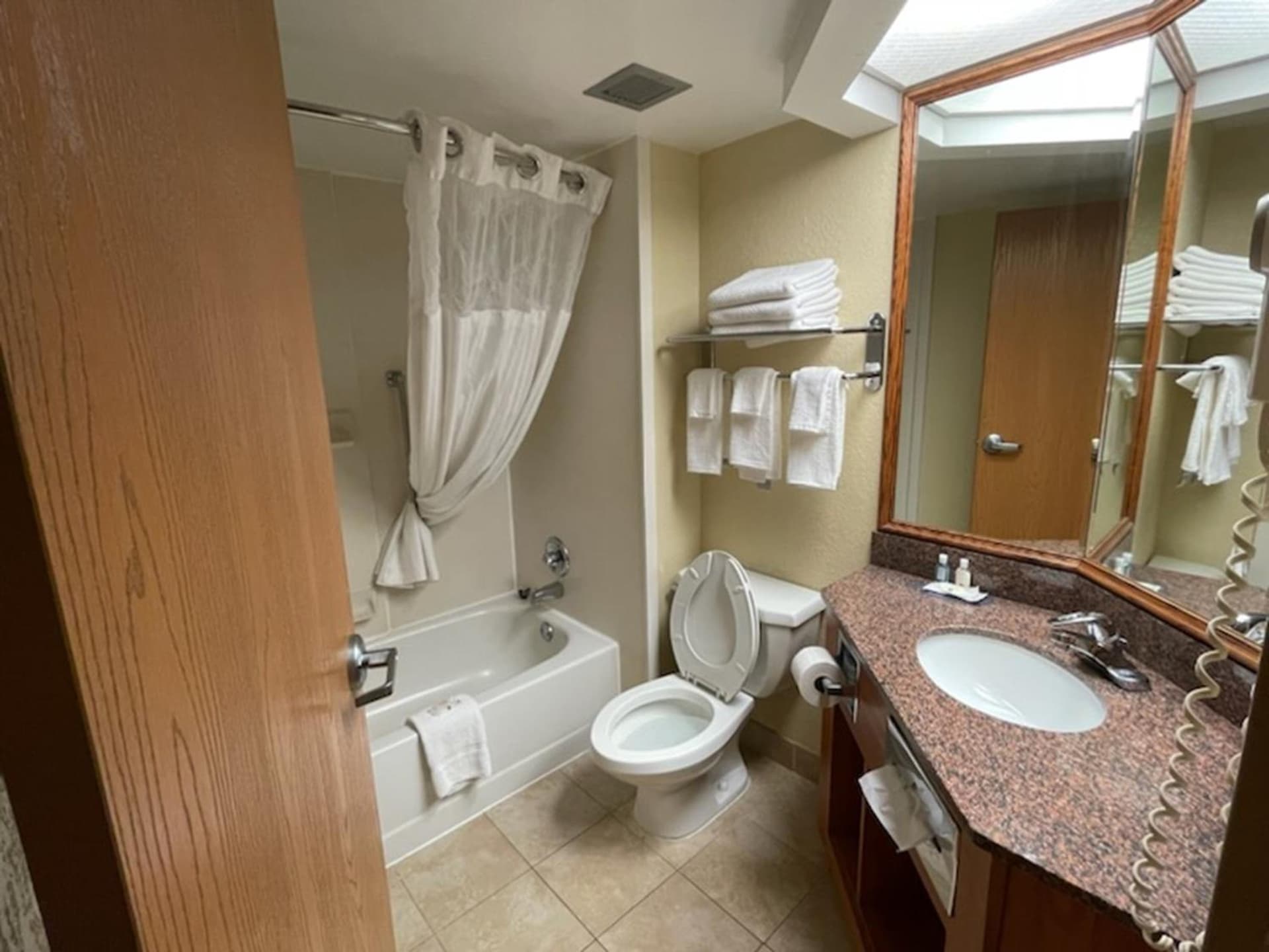 Quality Inn & Suites gallery photo in Saginaw, MI — image 22