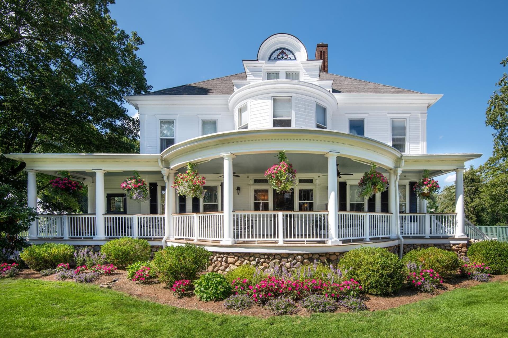 The West Lane Inn interior in Ridgefield, CT — gallery photo 2