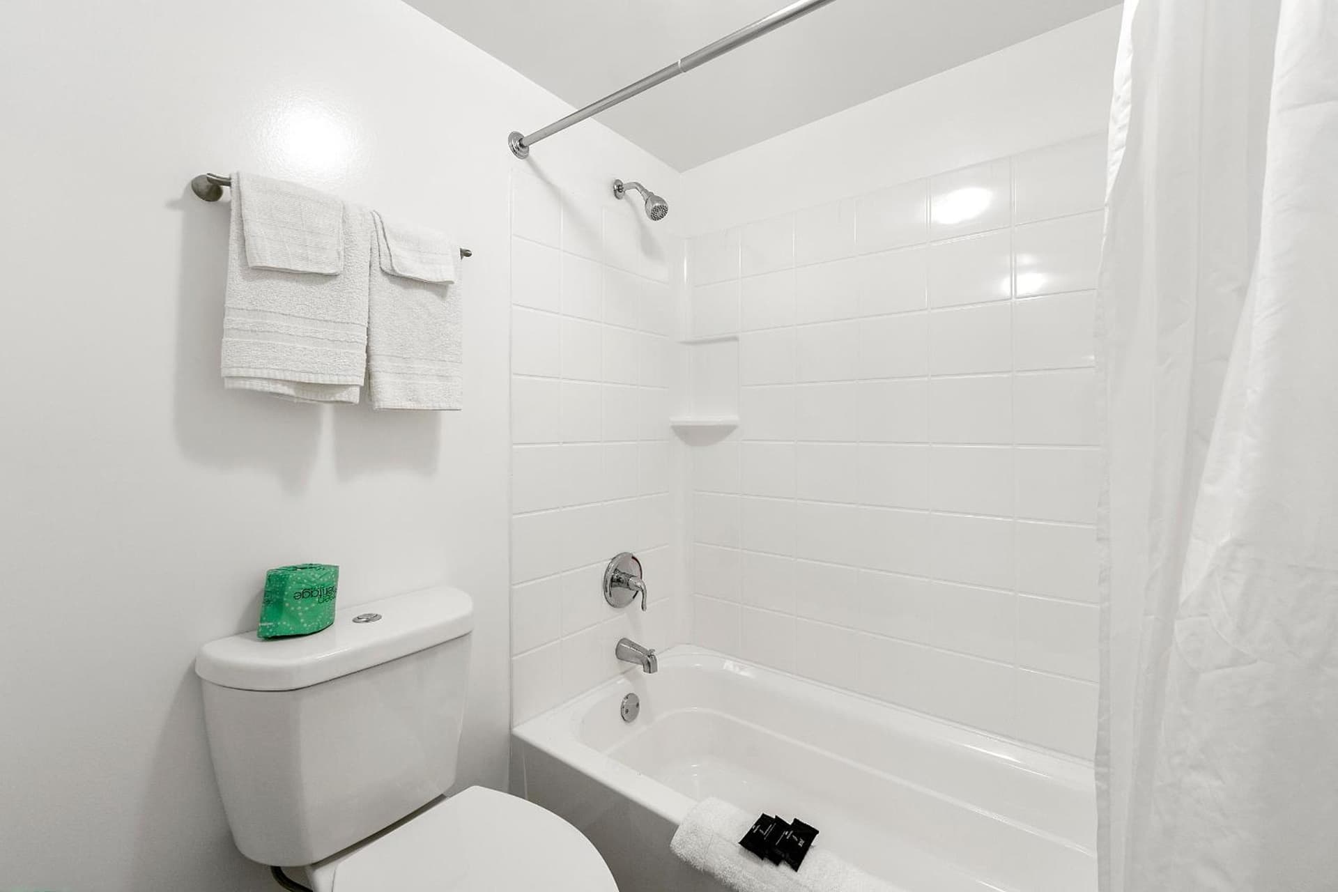 Budgetel Inn and Suites interior in Atlanta, GA — gallery photo 2