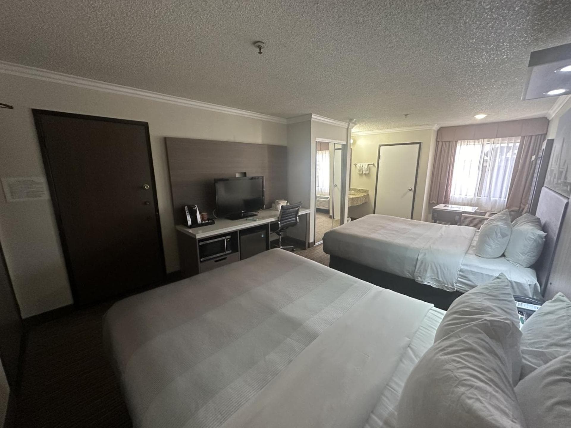 Quality Inn & Suites Los Angeles Airport - Stadium District gallery photo in Inglewood, CA — image 7