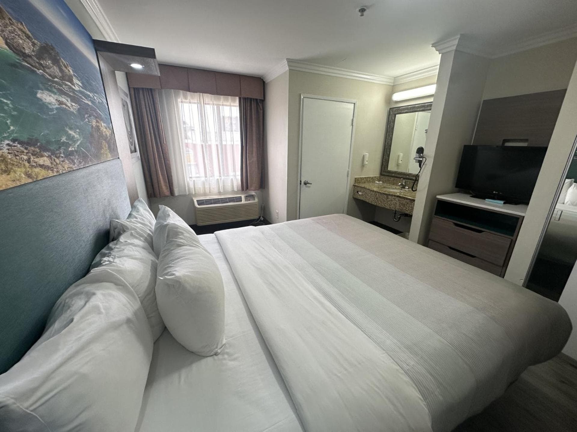 Quality Inn & Suites Los Angeles Airport - Stadium District gallery photo in Inglewood, CA — image 24
