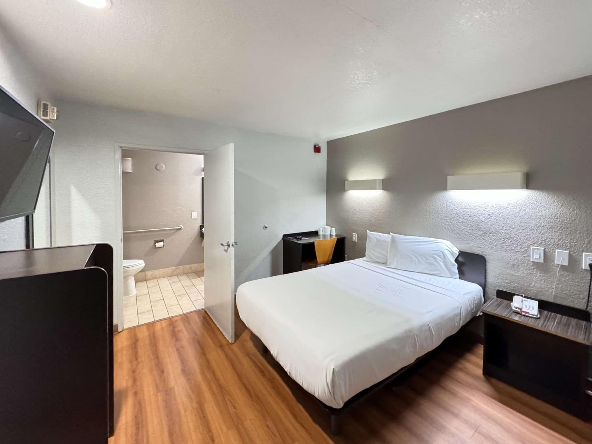 Motel 6 Ontario, CA - Airport gallery photo in Ontario, CA — image 32