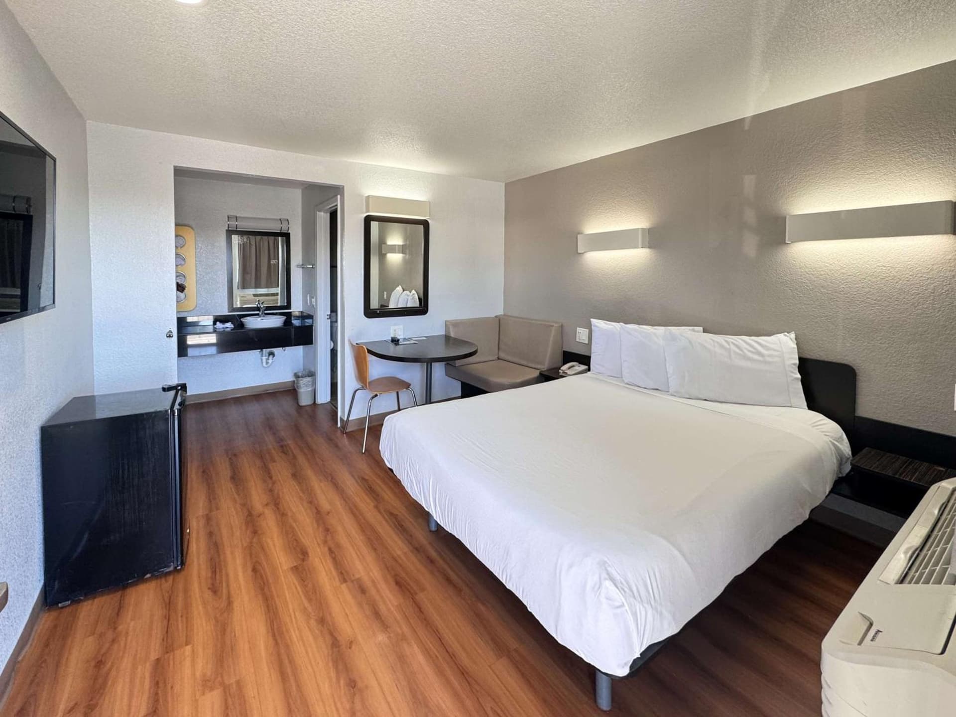 Motel 6 Ontario, CA - Airport property views in Ontario, CA — gallery photo 3