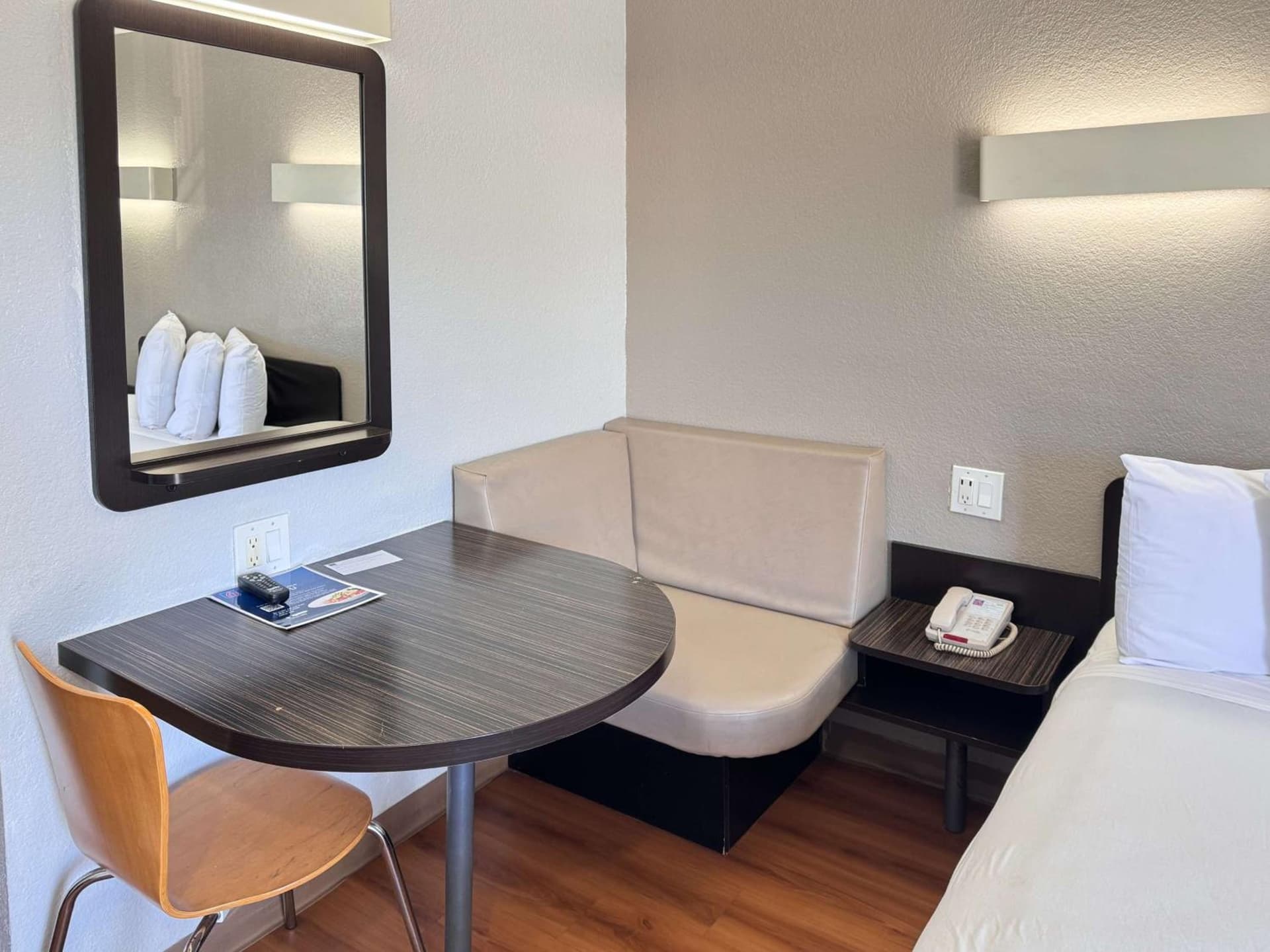 Motel 6 Ontario, CA - Airport gallery photo in Ontario, CA — image 49