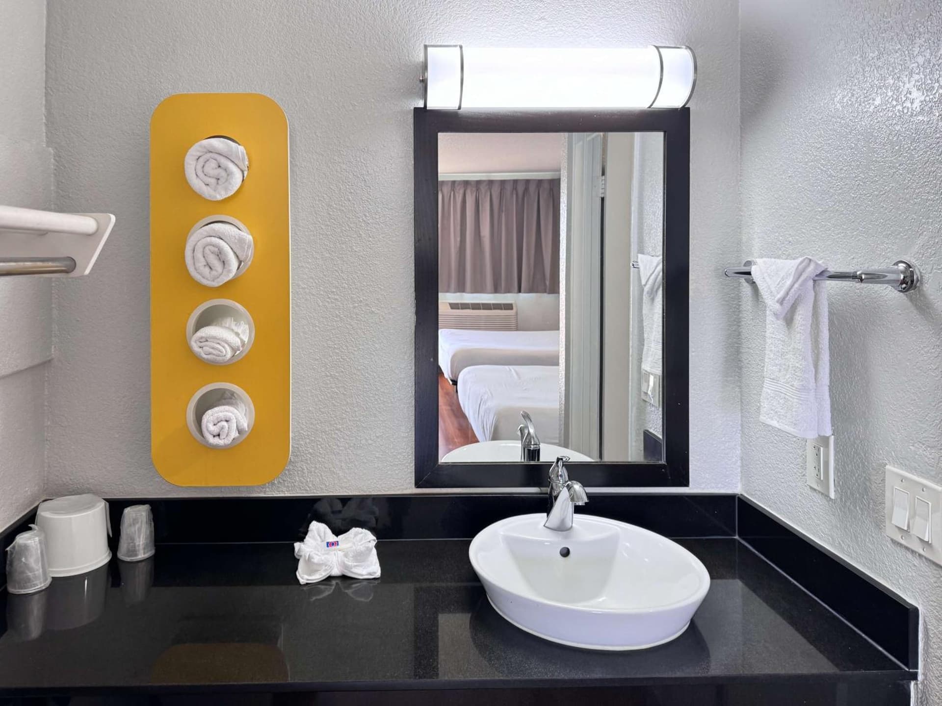 Motel 6 Ontario, CA - Airport gallery photo in Ontario, CA — image 19