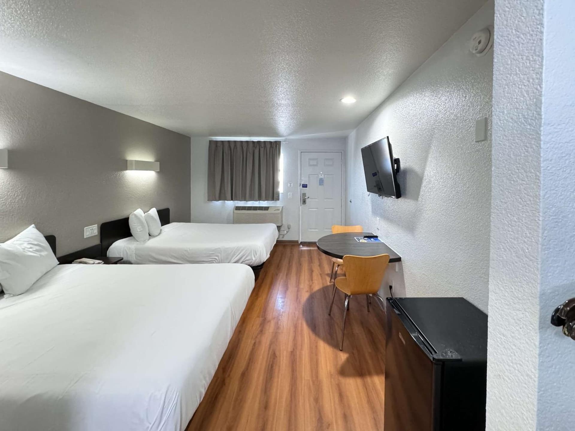 Motel 6 Ontario, CA - Airport gallery photo in Ontario, CA — image 26