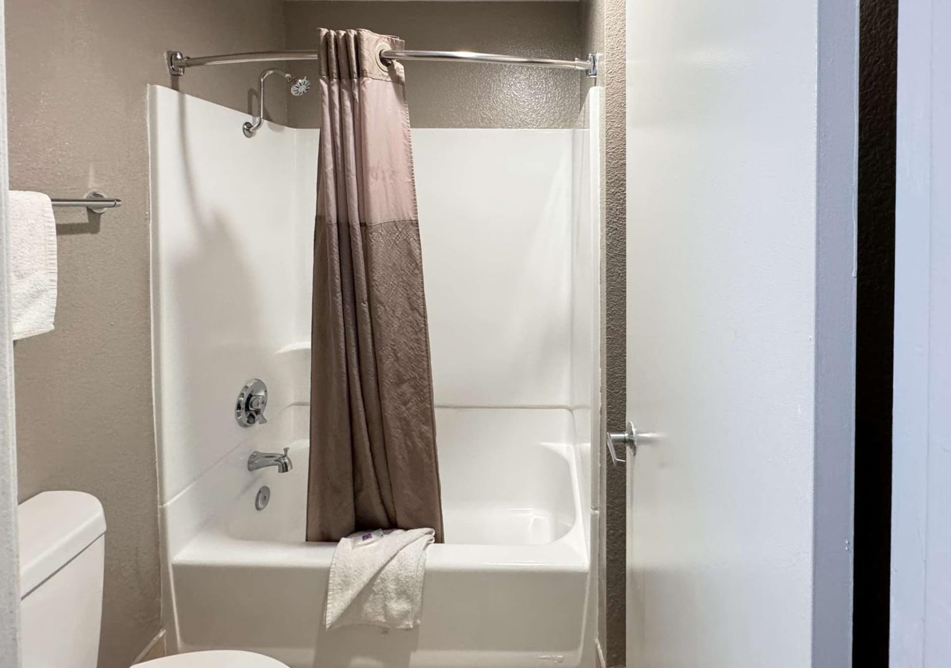 Motel 6 Ontario, CA - Airport gallery photo in Ontario, CA — image 13