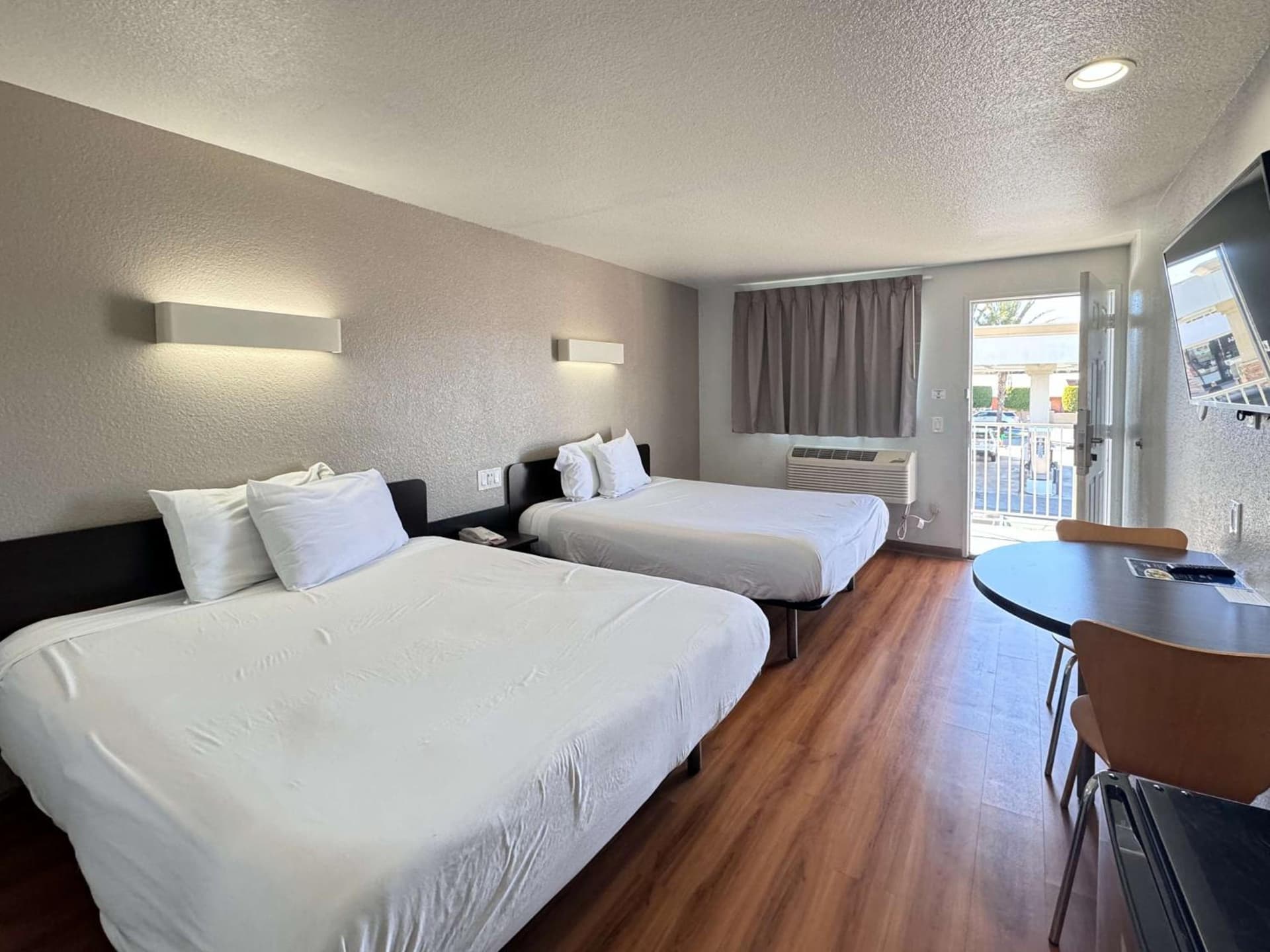 Motel 6 Ontario, CA - Airport gallery photo in Ontario, CA — image 27