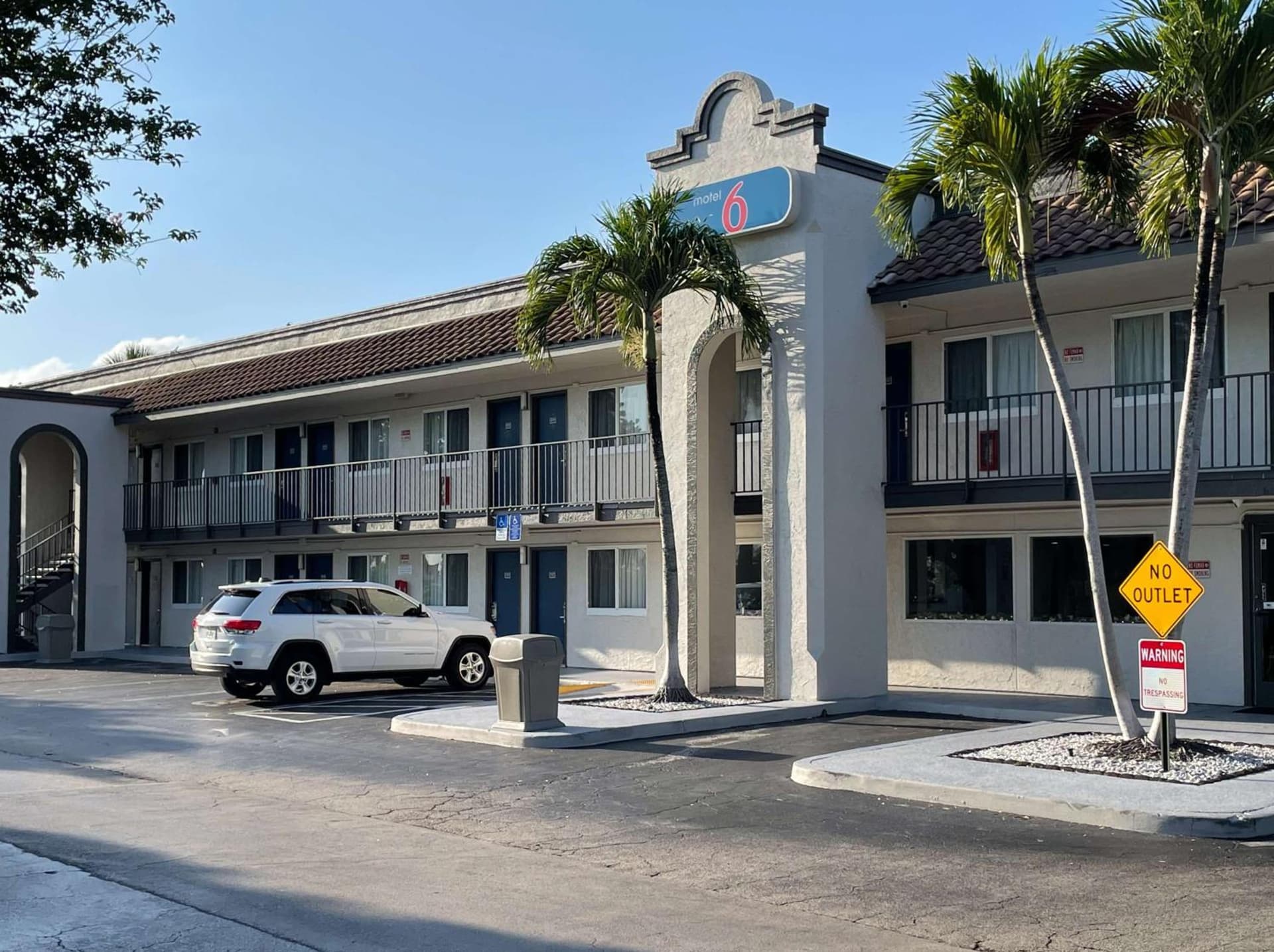 Motel 6 Riviera Beach FL interior in Riviera Beach, FL — gallery photo 2