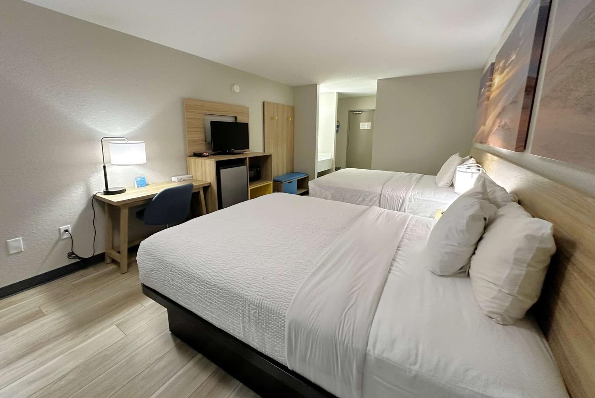 Days Inn by Wyndham Holland gallery photo in Holland, MI — image 25