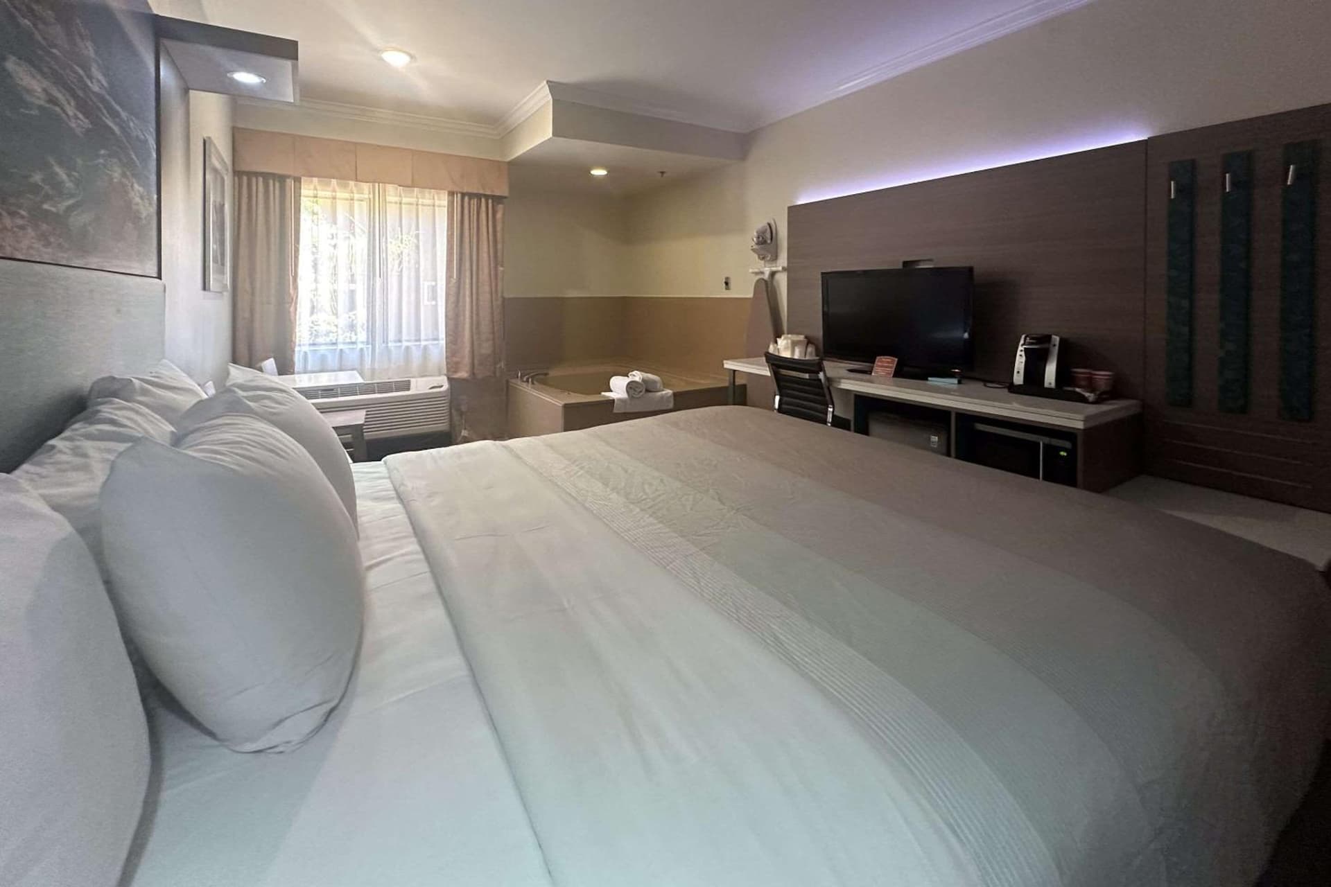 Quality Inn & Suites Los Angeles Airport - Stadium District gallery photo in Inglewood, CA — image 13