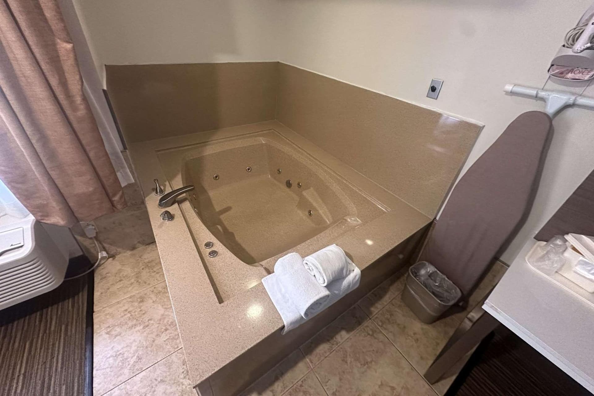 Quality Inn & Suites Los Angeles Airport - Stadium District gallery photo in Inglewood, CA — image 11