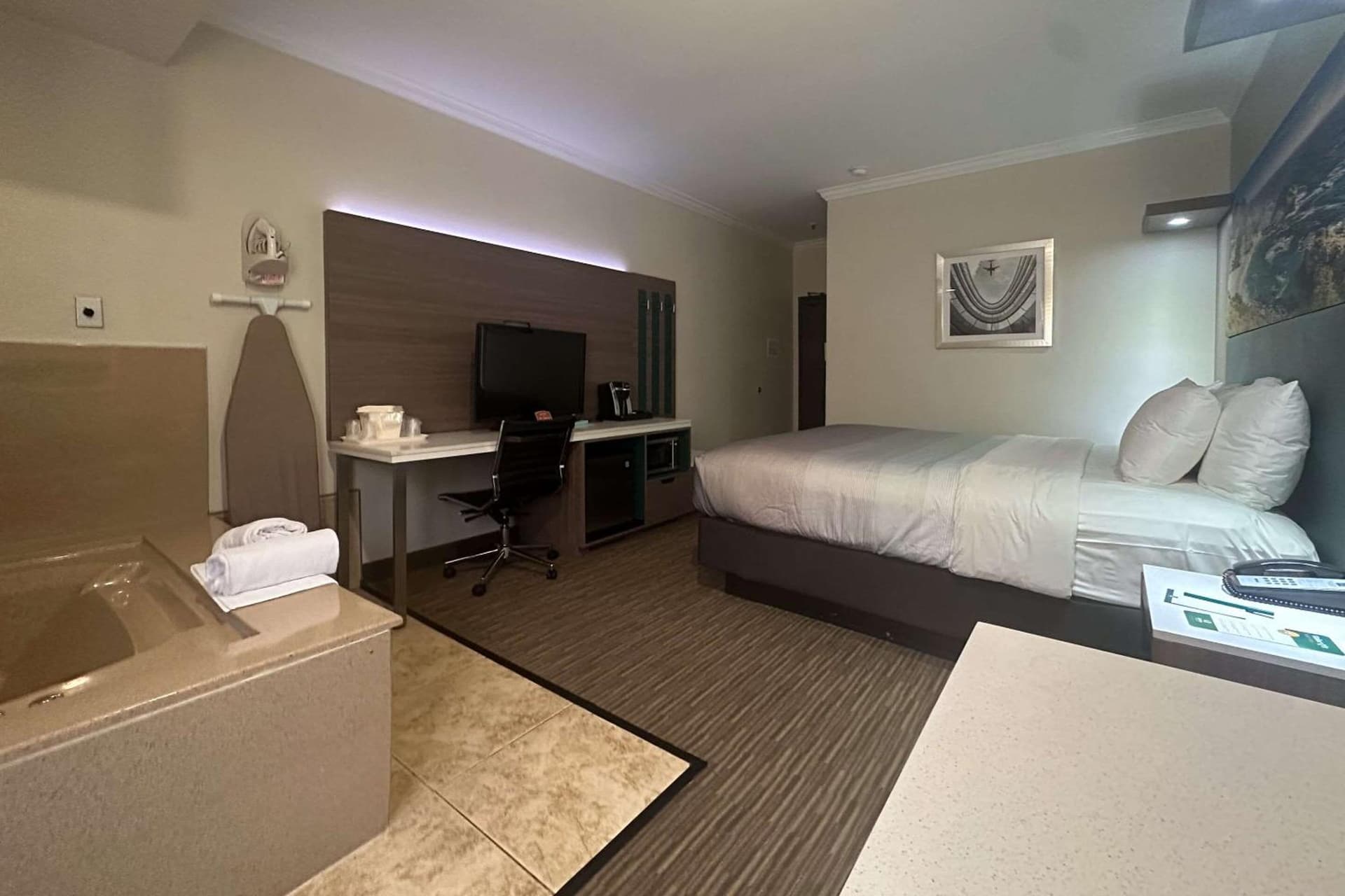 Quality Inn & Suites Los Angeles Airport - Stadium District gallery photo in Inglewood, CA — image 10