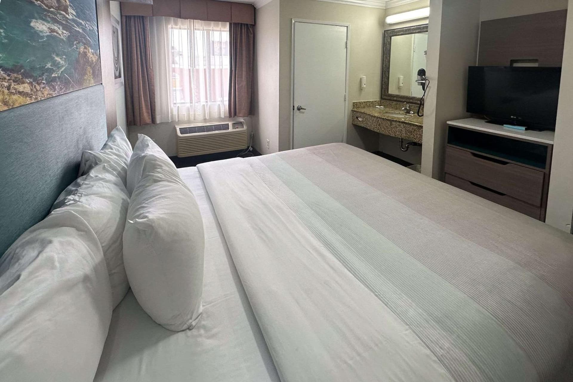 Quality Inn & Suites Los Angeles Airport - Stadium District gallery photo in Inglewood, CA — image 23