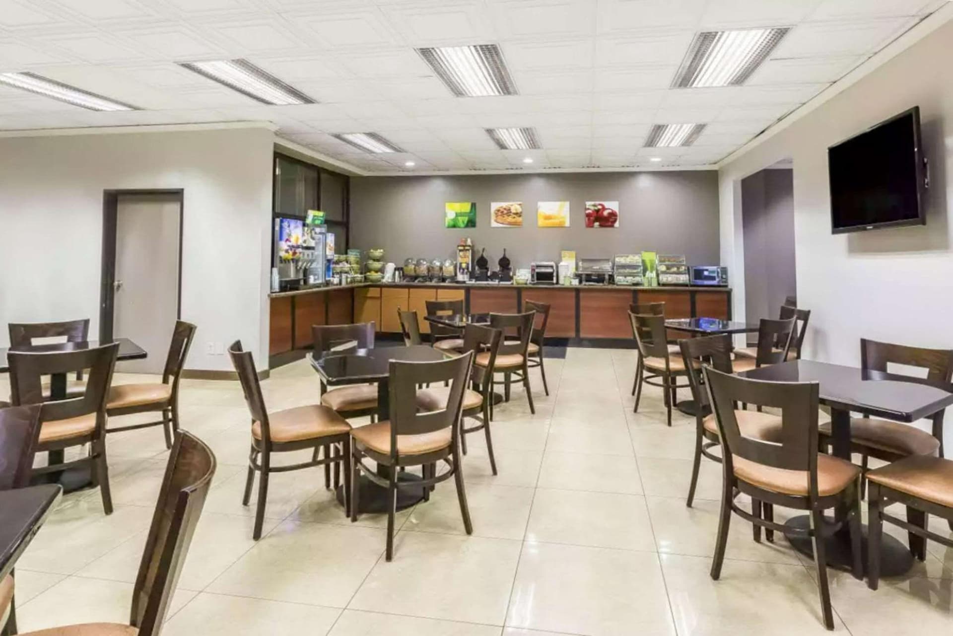 Quality Inn & Suites Los Angeles Airport - Stadium District gallery photo in Inglewood, CA — image 43