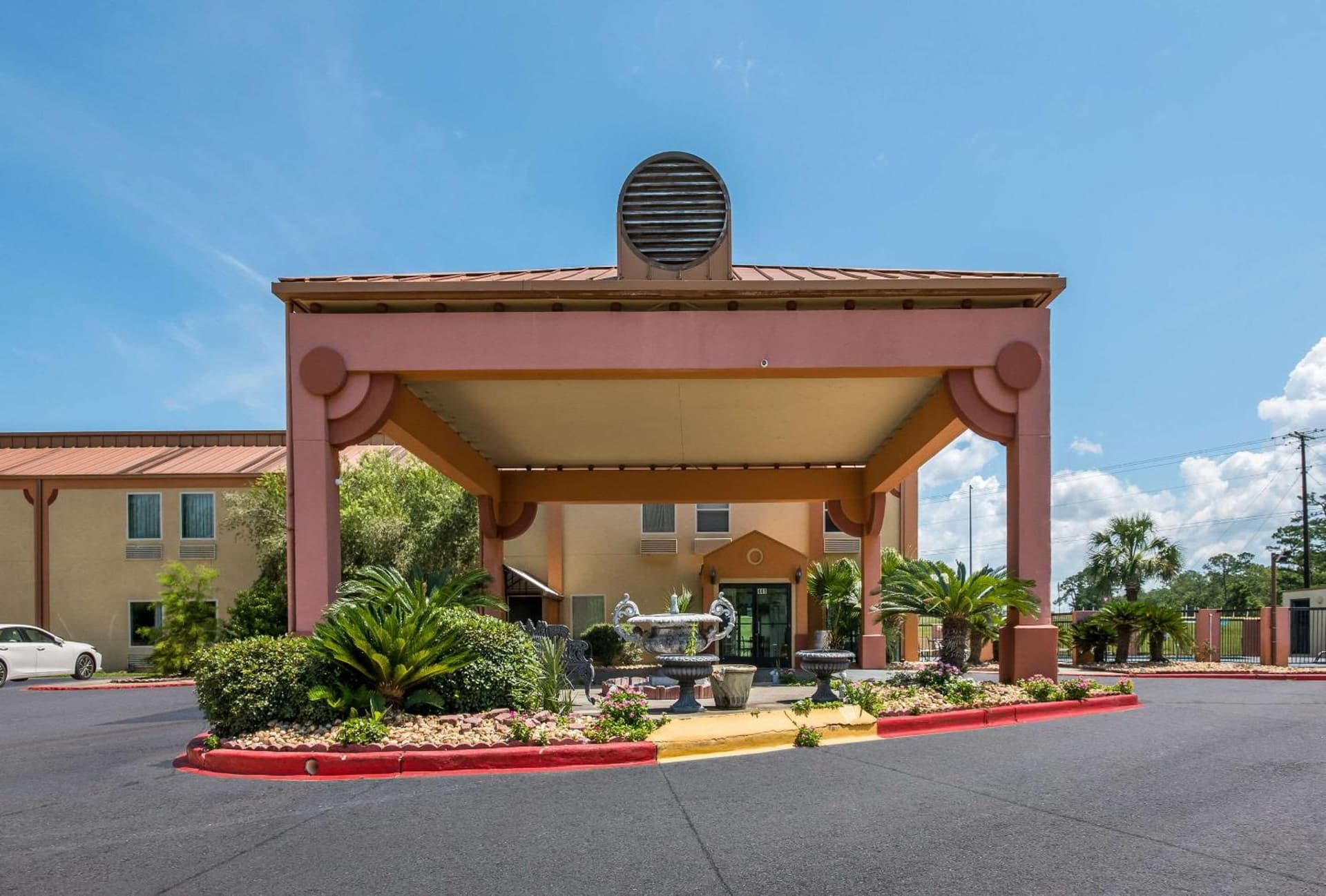 Econo Lodge Inn & Suites Diamondhead gallery photo in Diamondhead, MS — image 21