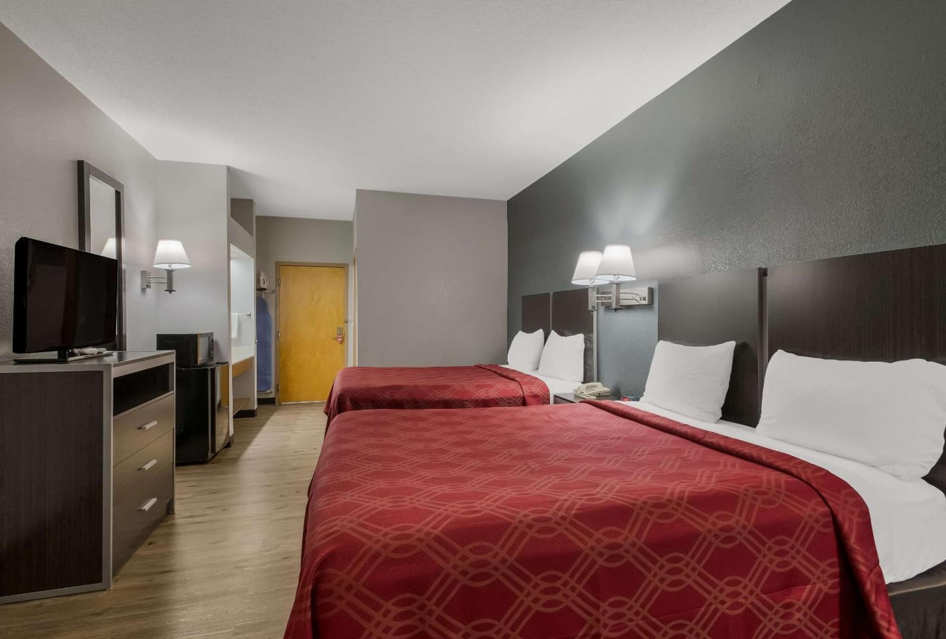 Econo Lodge Inn & Suites Diamondhead gallery photo in Diamondhead, MS — image 4