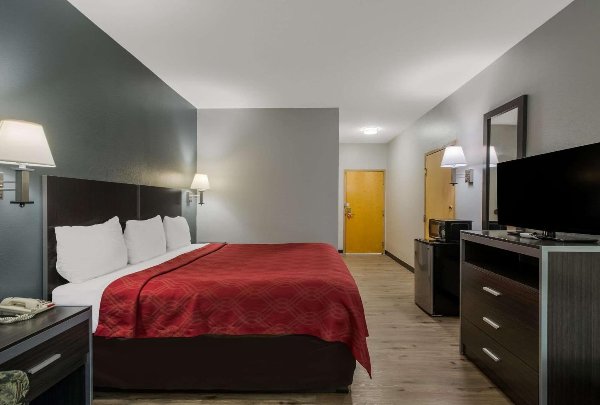 Econo Lodge Inn & Suites Diamondhead gallery photo in Diamondhead, MS — image 22
