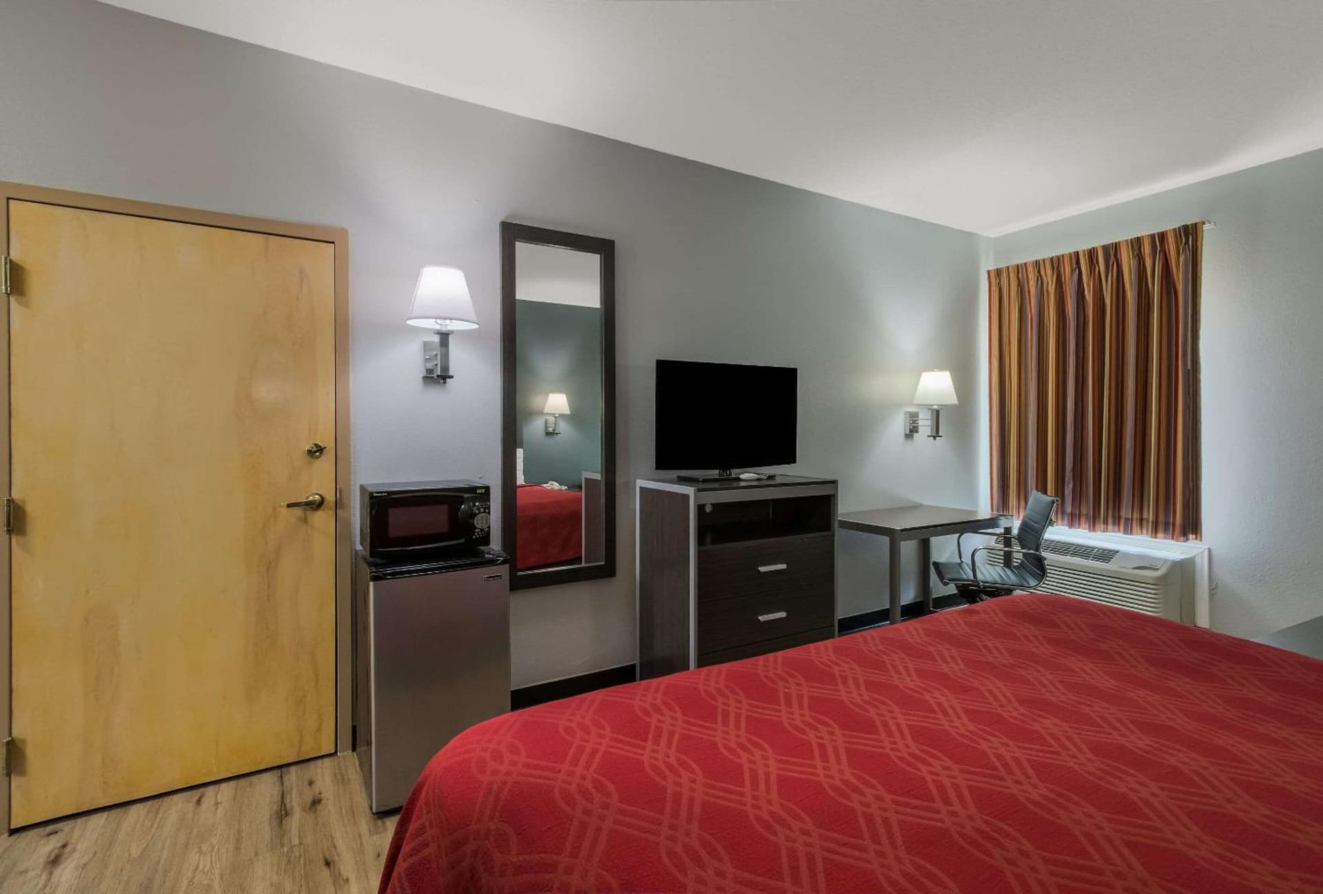 Econo Lodge Inn & Suites Diamondhead gallery photo in Diamondhead, MS — image 28