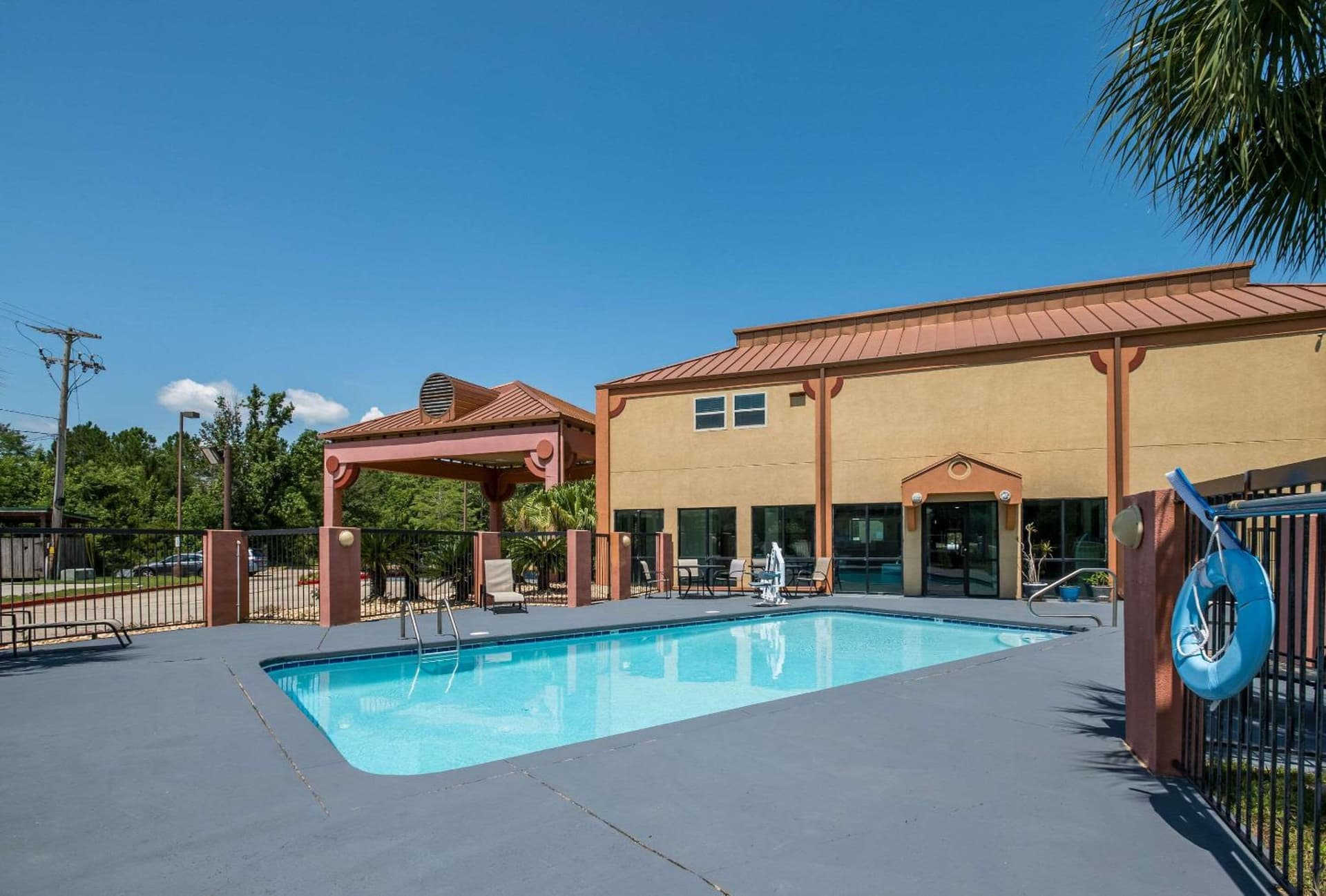 Econo Lodge Inn & Suites Diamondhead gallery photo in Diamondhead, MS — image 27