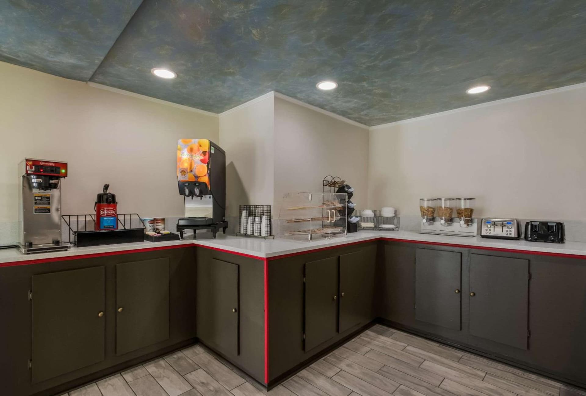 Econo Lodge Inn & Suites Diamondhead gallery photo in Diamondhead, MS — image 12