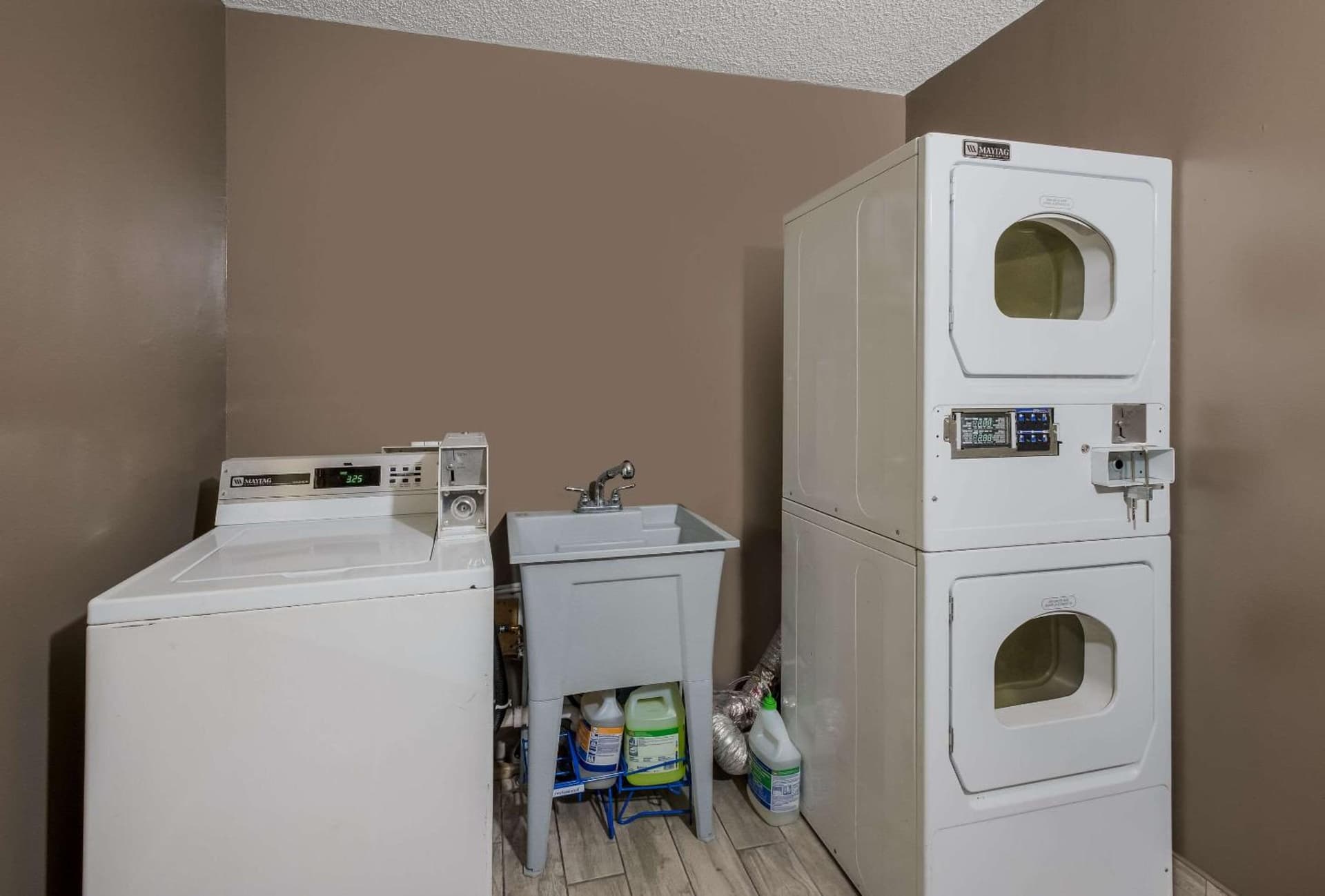 Econo Lodge Inn & Suites Diamondhead gallery photo in Diamondhead, MS — image 10