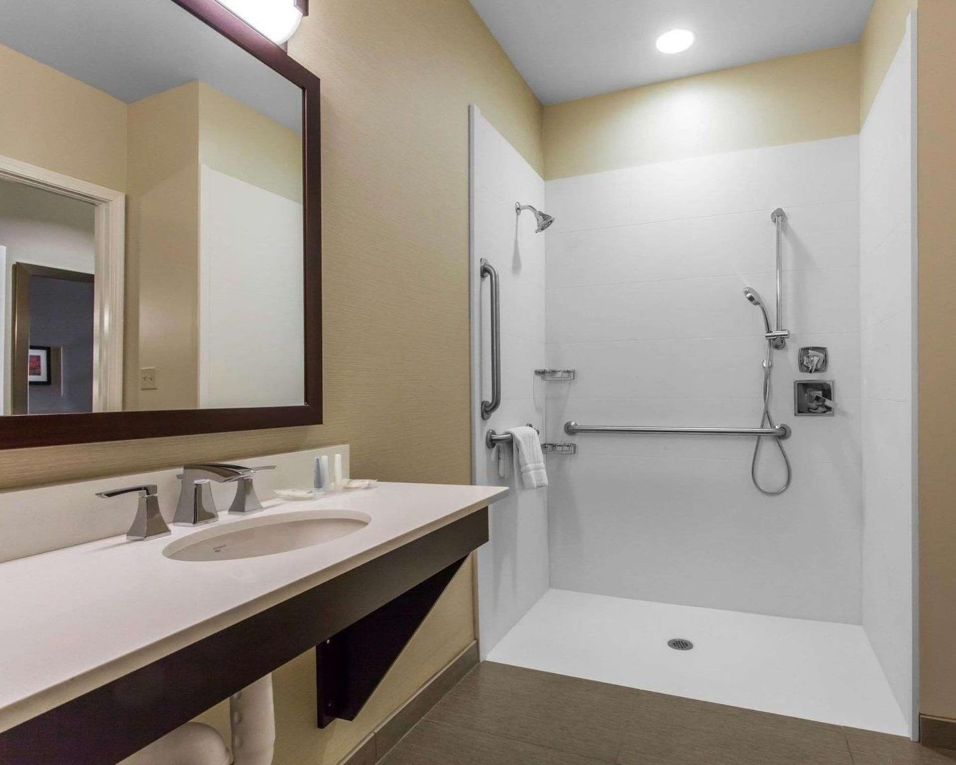 Comfort Suites-Youngstown North gallery photo in Youngstown, OH — image 47