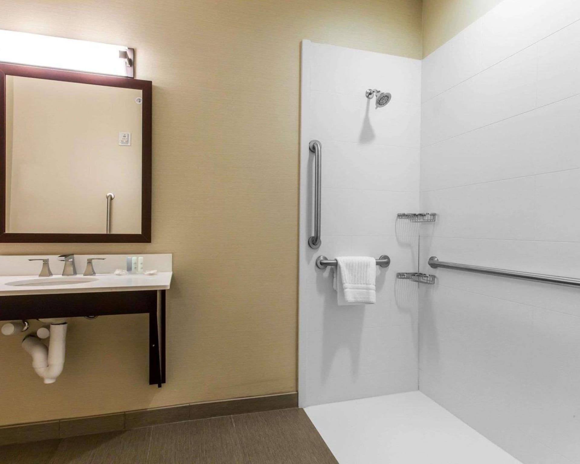 Comfort Suites-Youngstown North gallery photo in Youngstown, OH — image 18
