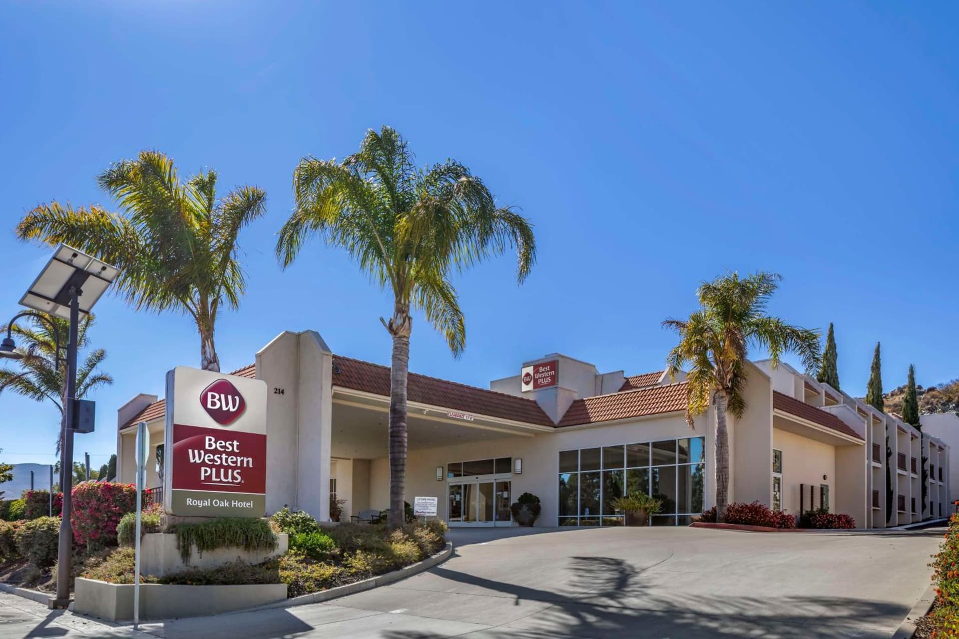 Best Western Plus Royal Oak Hotel interior in San Luis Obispo, CA — gallery photo 2