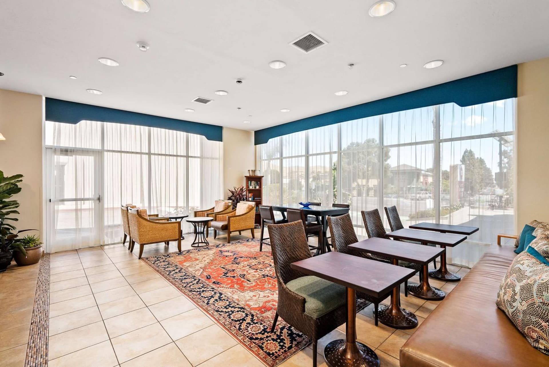 Best Western Plus Royal Oak Hotel property views in San Luis Obispo, CA — gallery photo 3
