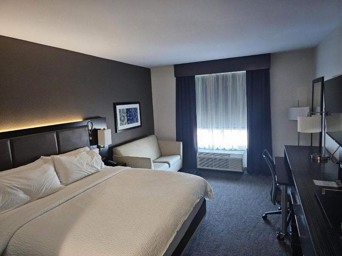 Holiday Inn Paducah Riverfront by IHG interior in Paducah, KY — gallery photo 2