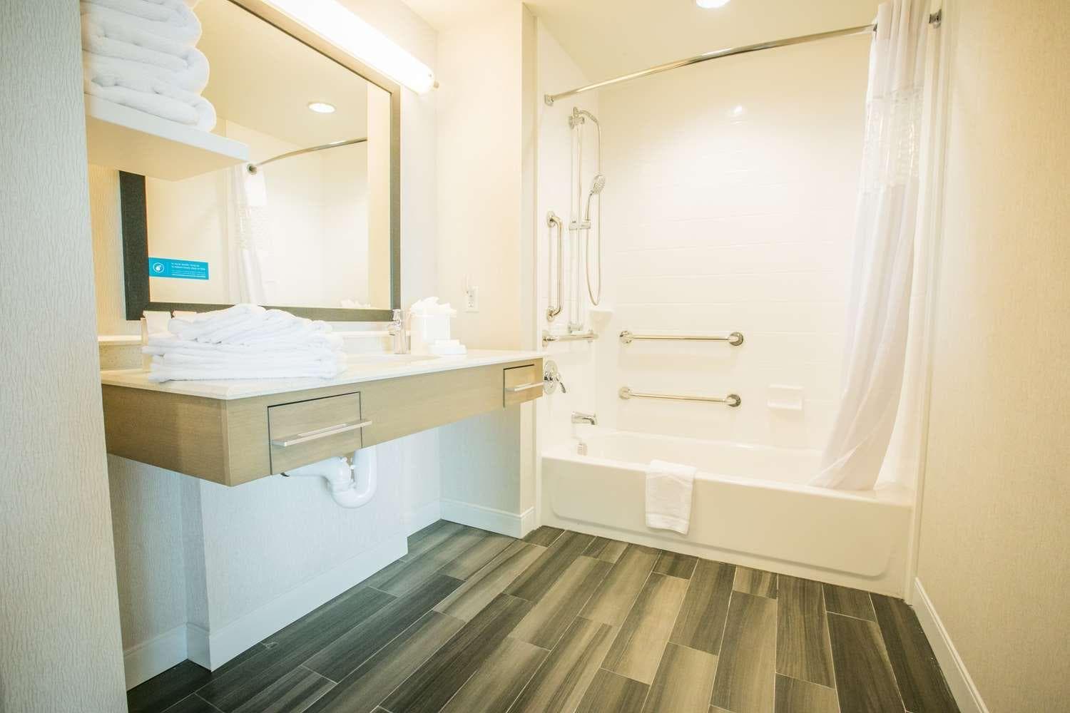 Hampton Inn & Suites Tempe/Phoenix Airport, Az gallery photo in Tempe, AZ — image 9